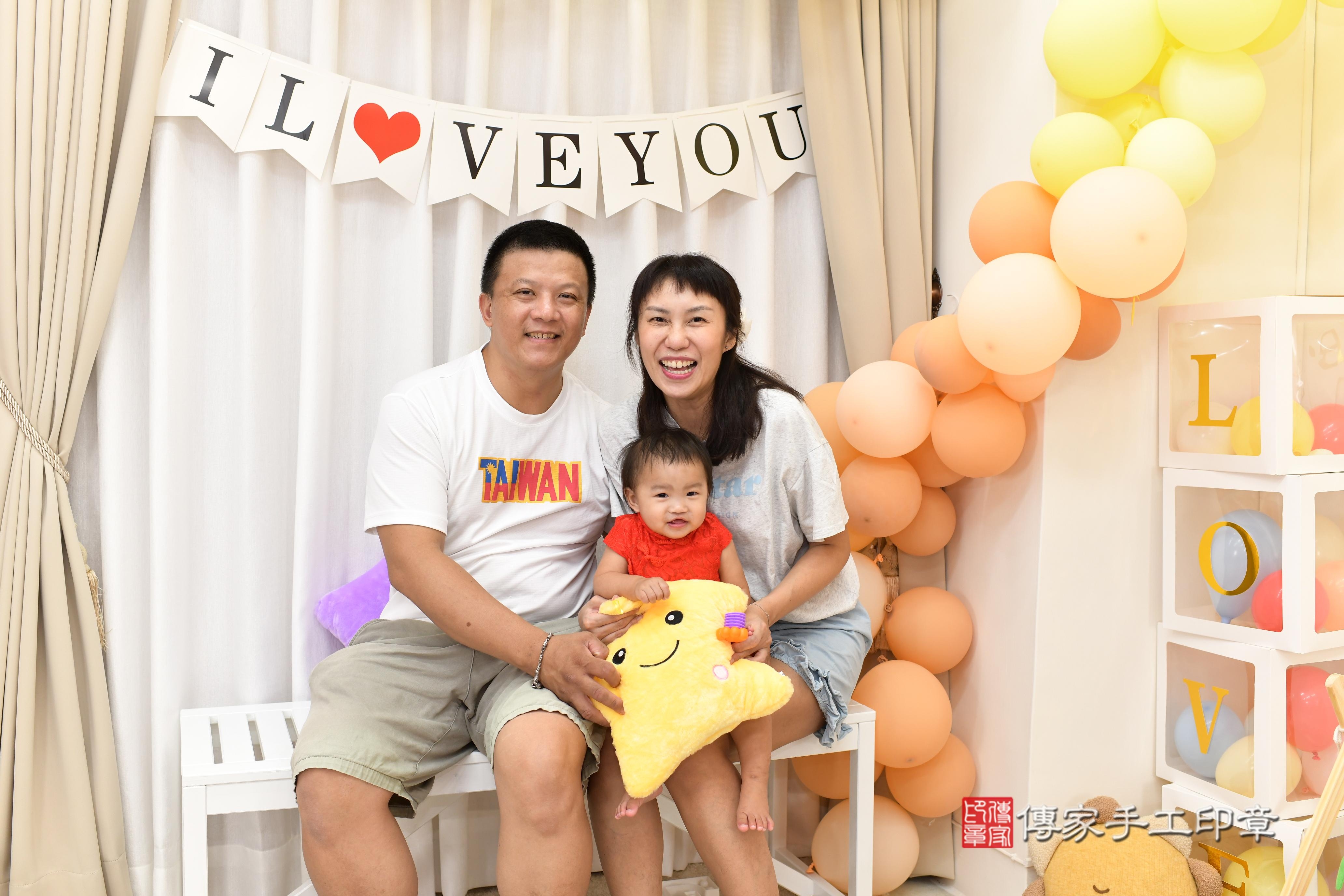 傳家手工印章高雄店、抓周、度脺、美式風會場、傳家嬰兒古禮、吉祥話、抓周道具物品24種、拍照。抓周證書。寶寶抓周、滿周歲、生日快樂、祝福