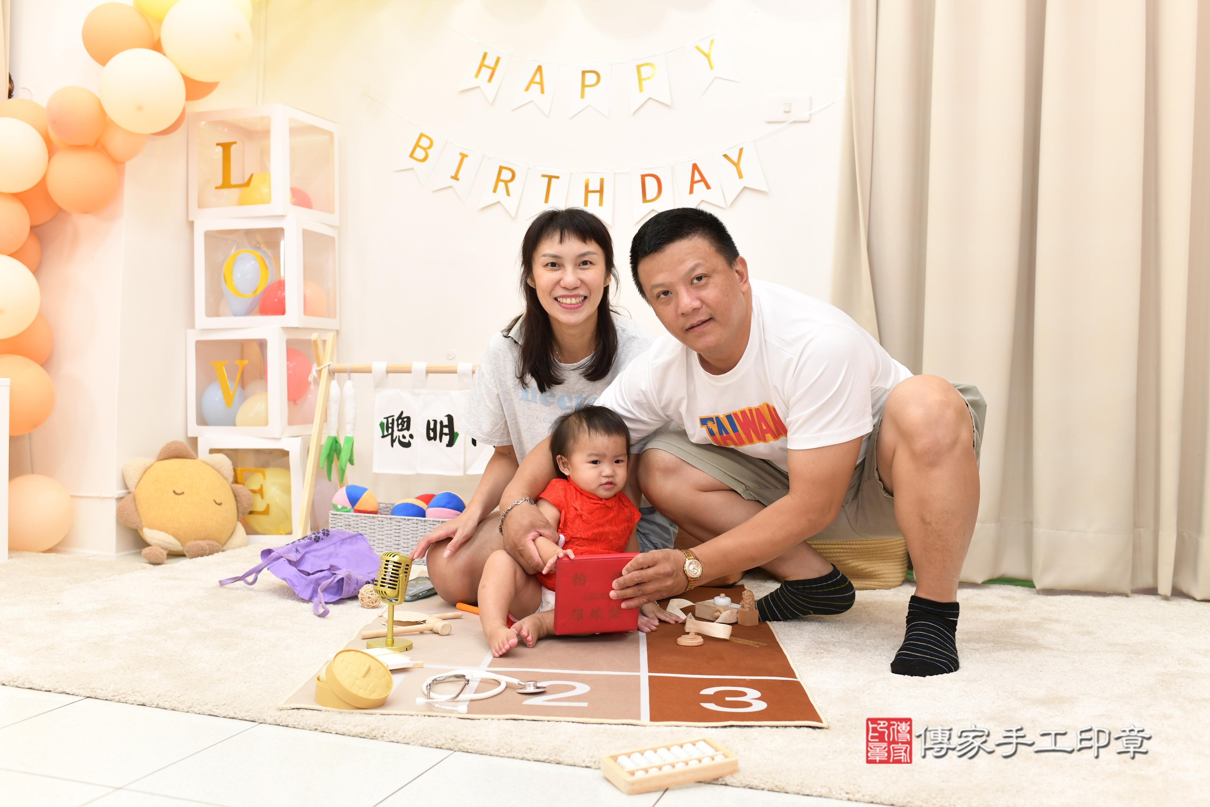 傳家手工印章高雄店、抓周、度脺、美式風會場、傳家嬰兒古禮、吉祥話、抓周道具物品24種、拍照。抓周證書。寶寶抓周、滿周歲、生日快樂、祝福