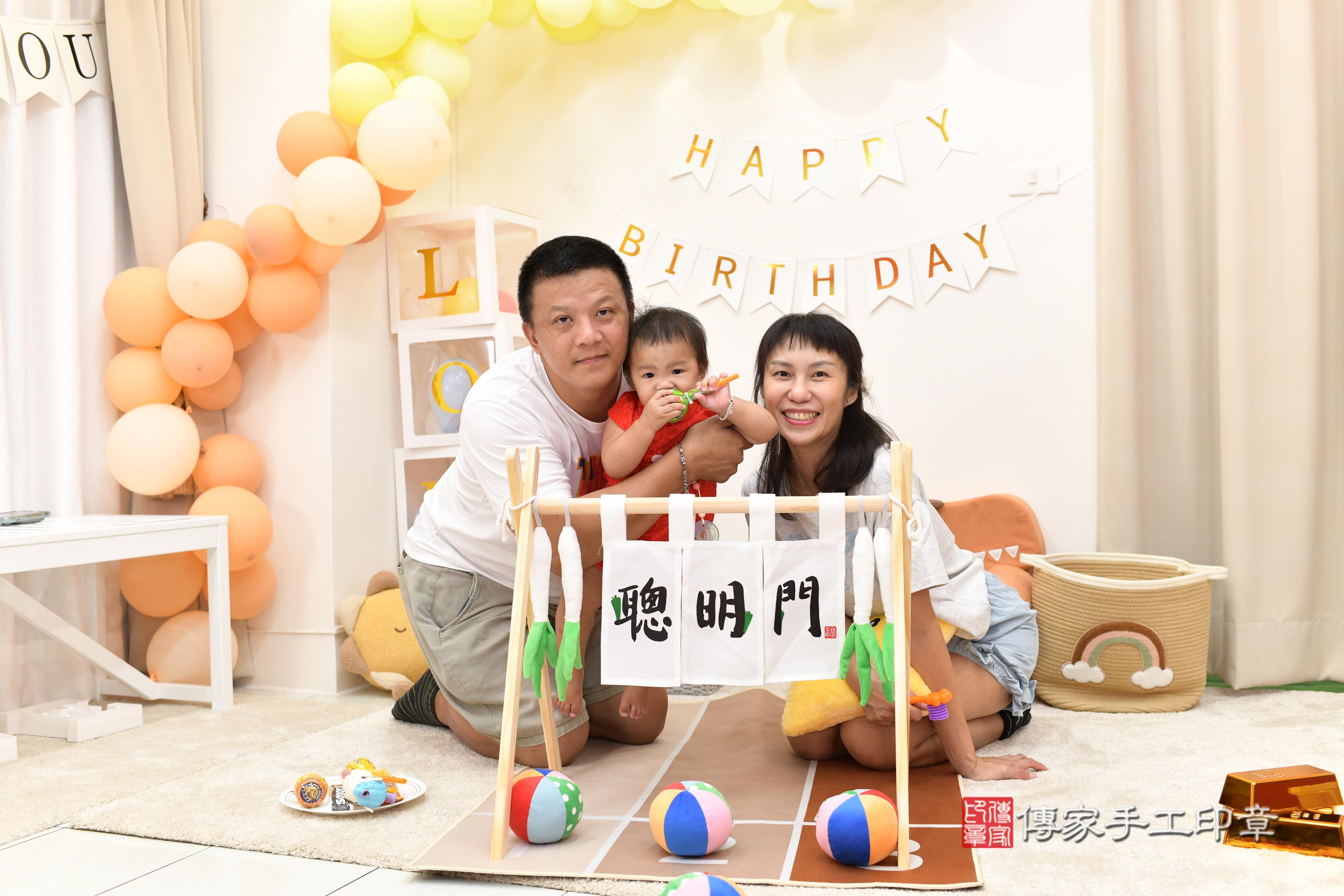 傳家手工印章高雄店、抓周、度脺、美式風會場、傳家嬰兒古禮、吉祥話、抓周道具物品24種、拍照。抓周證書。寶寶抓周、滿周歲、生日快樂、祝福