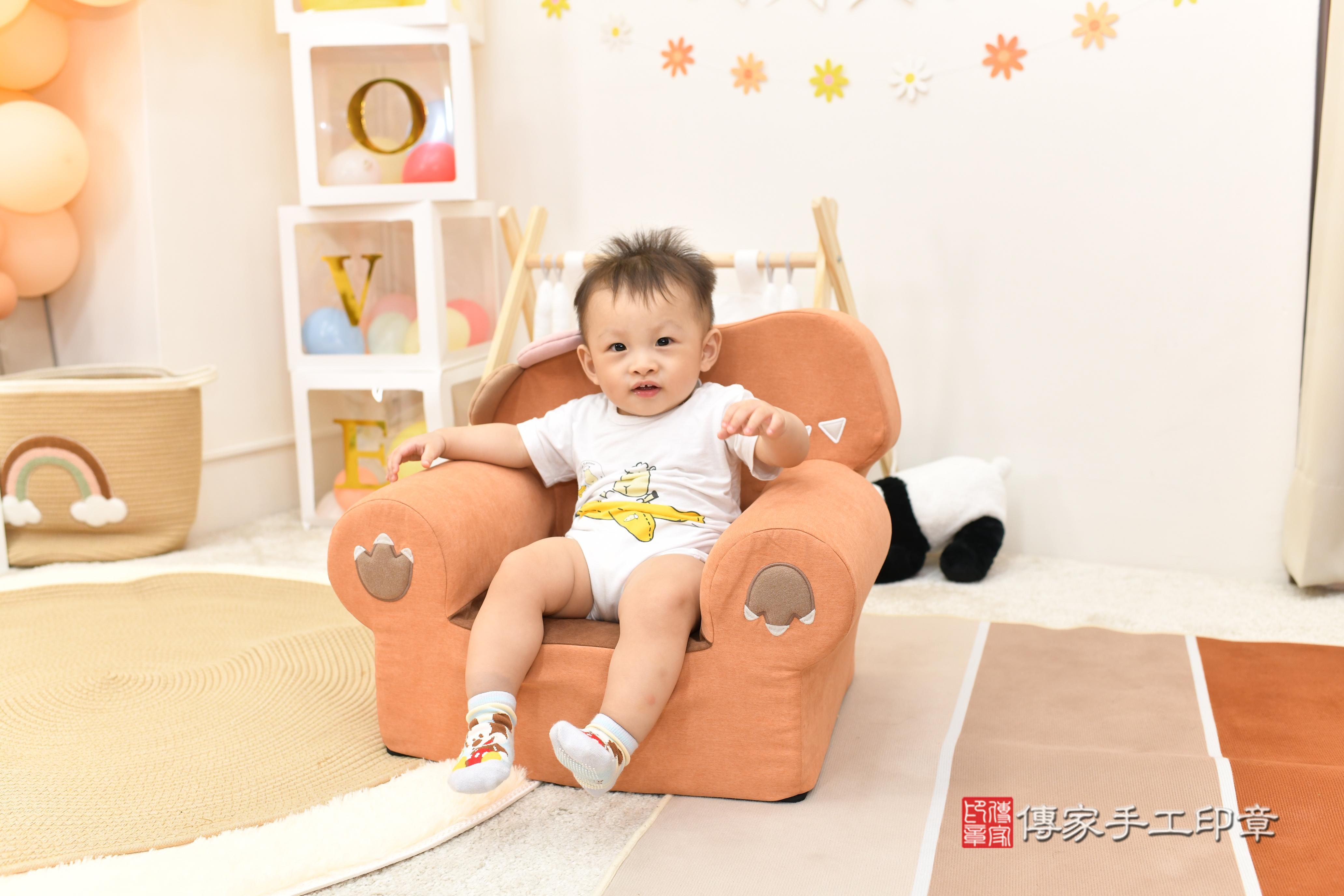 傳家手工印章高雄店、抓周、度脺、美式風會場、傳家嬰兒古禮、吉祥話、抓周道具物品24種、拍照。抓周證書。寶寶抓周、滿周歲、生日快樂、祝福 傳家手工印章高雄店、抓周、度脺、美式風會場、傳家嬰兒古禮、吉祥話、抓周道具物品24種、拍照。抓周證書。寶寶抓周、滿周歲、生日快樂、祝福