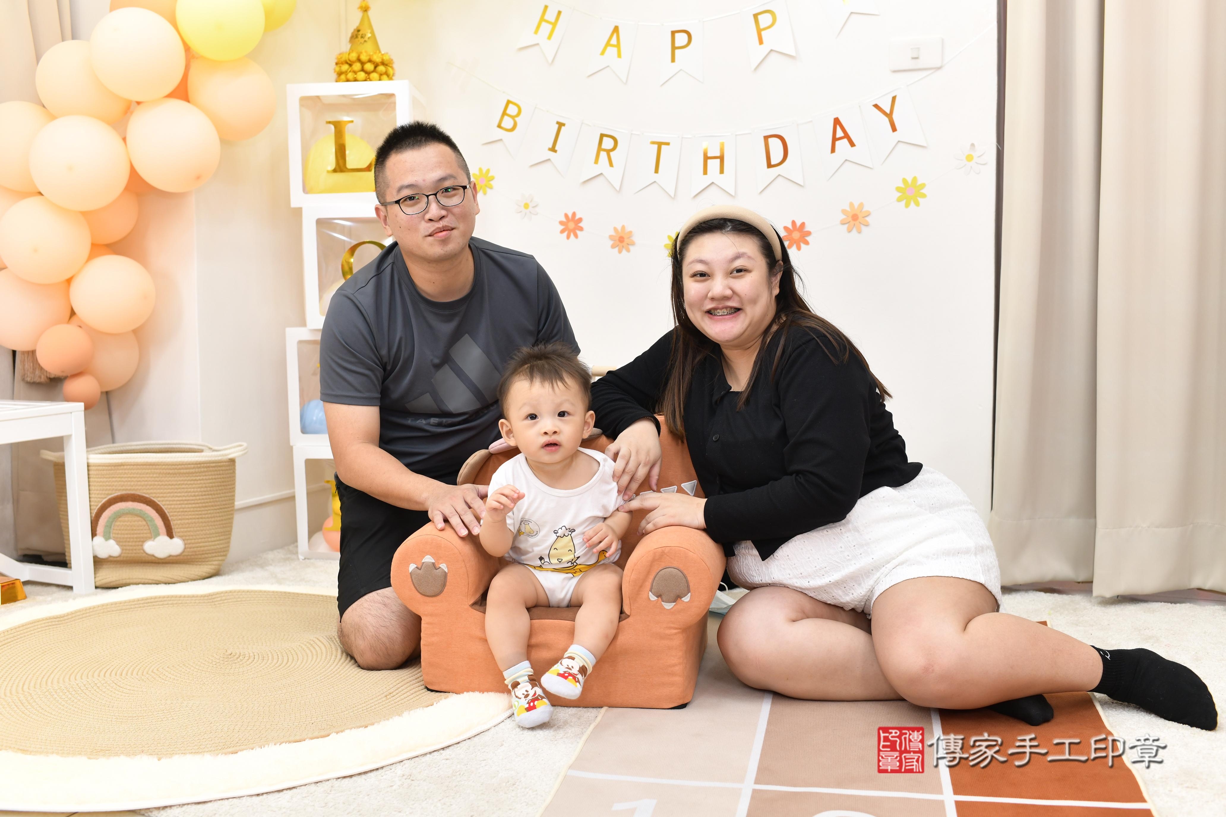 傳家手工印章高雄店、抓周、度脺、美式風會場、傳家嬰兒古禮、吉祥話、抓周道具物品24種、拍照。抓周證書。寶寶抓周、滿周歲、生日快樂、祝福 傳家手工印章高雄店、抓周、度脺、美式風會場、傳家嬰兒古禮、吉祥話、抓周道具物品24種、拍照。抓周證書。寶寶抓周、滿周歲、生日快樂、祝福