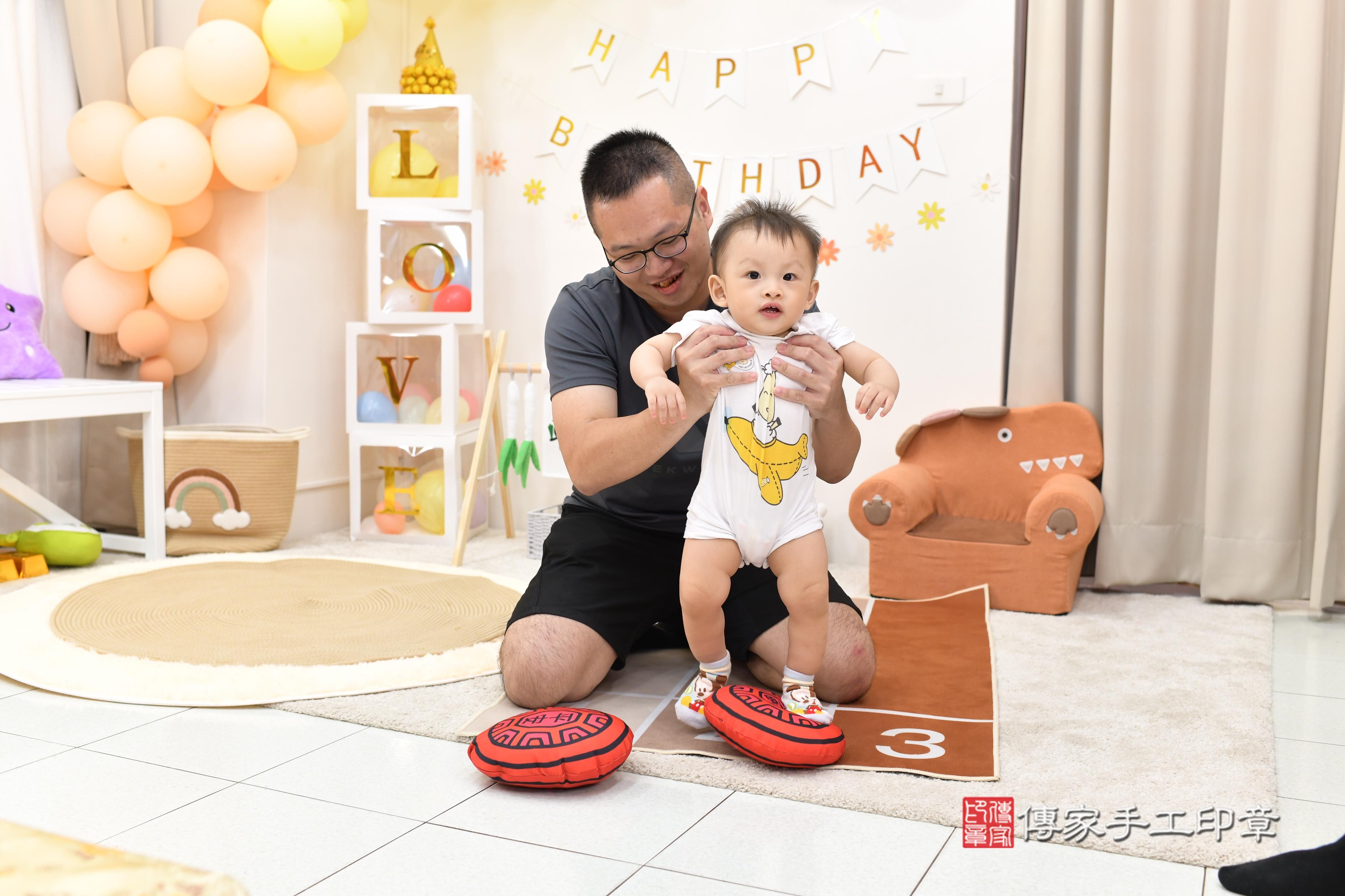 傳家手工印章高雄店、抓周、度脺、美式風會場、傳家嬰兒古禮、吉祥話、抓周道具物品24種、拍照。抓周證書。寶寶抓周、滿周歲、生日快樂、祝福 傳家手工印章高雄店、抓周、度脺、美式風會場、傳家嬰兒古禮、吉祥話、抓周道具物品24種、拍照。抓周證書。寶寶抓周、滿周歲、生日快樂、祝福