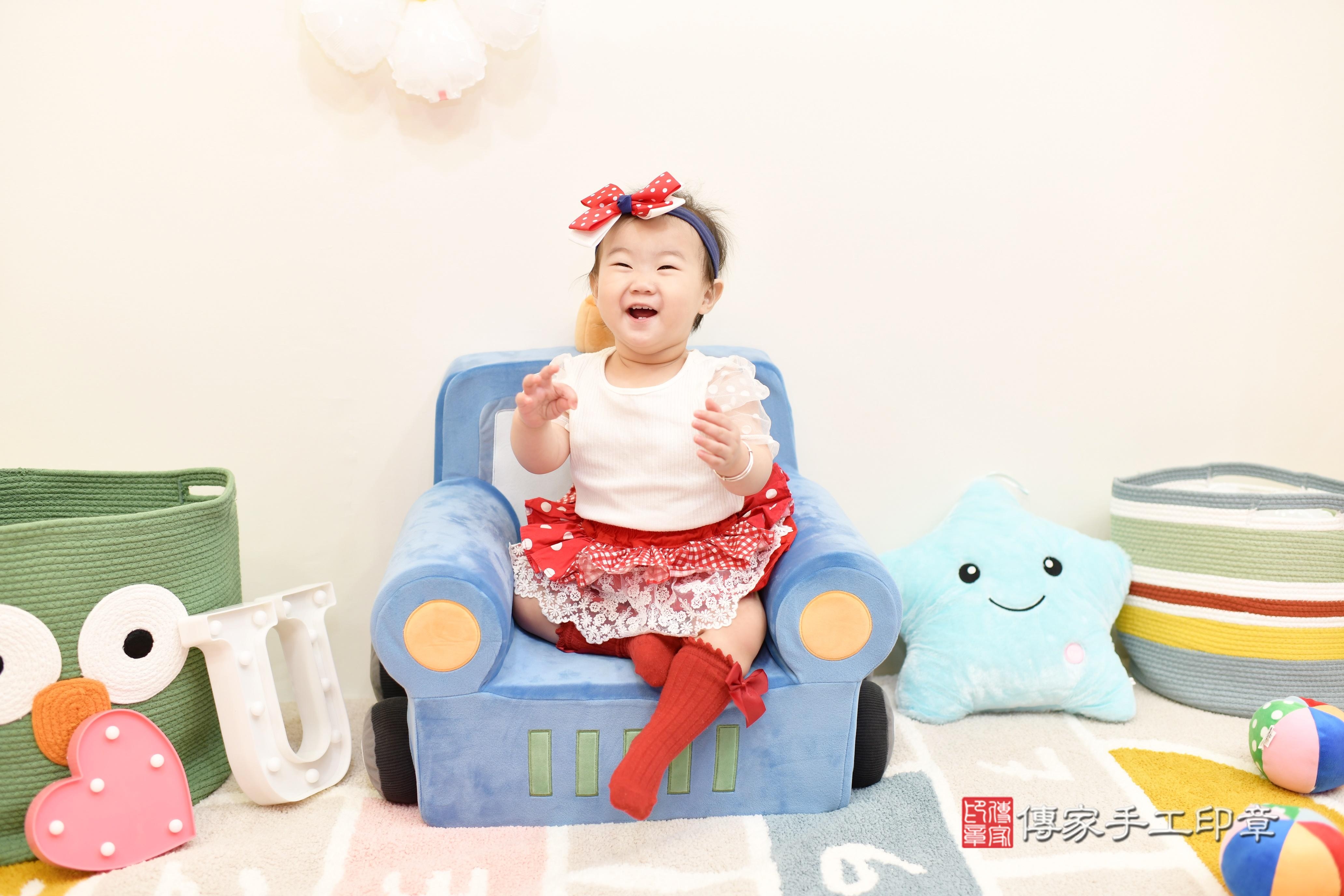 傳家手工印章高雄店、抓周、度脺、中國風會場、傳家嬰兒古禮、吉祥話、抓周道具物品24種、拍照。抓周證書。寶寶抓周、滿周歲、生日快樂、祝福