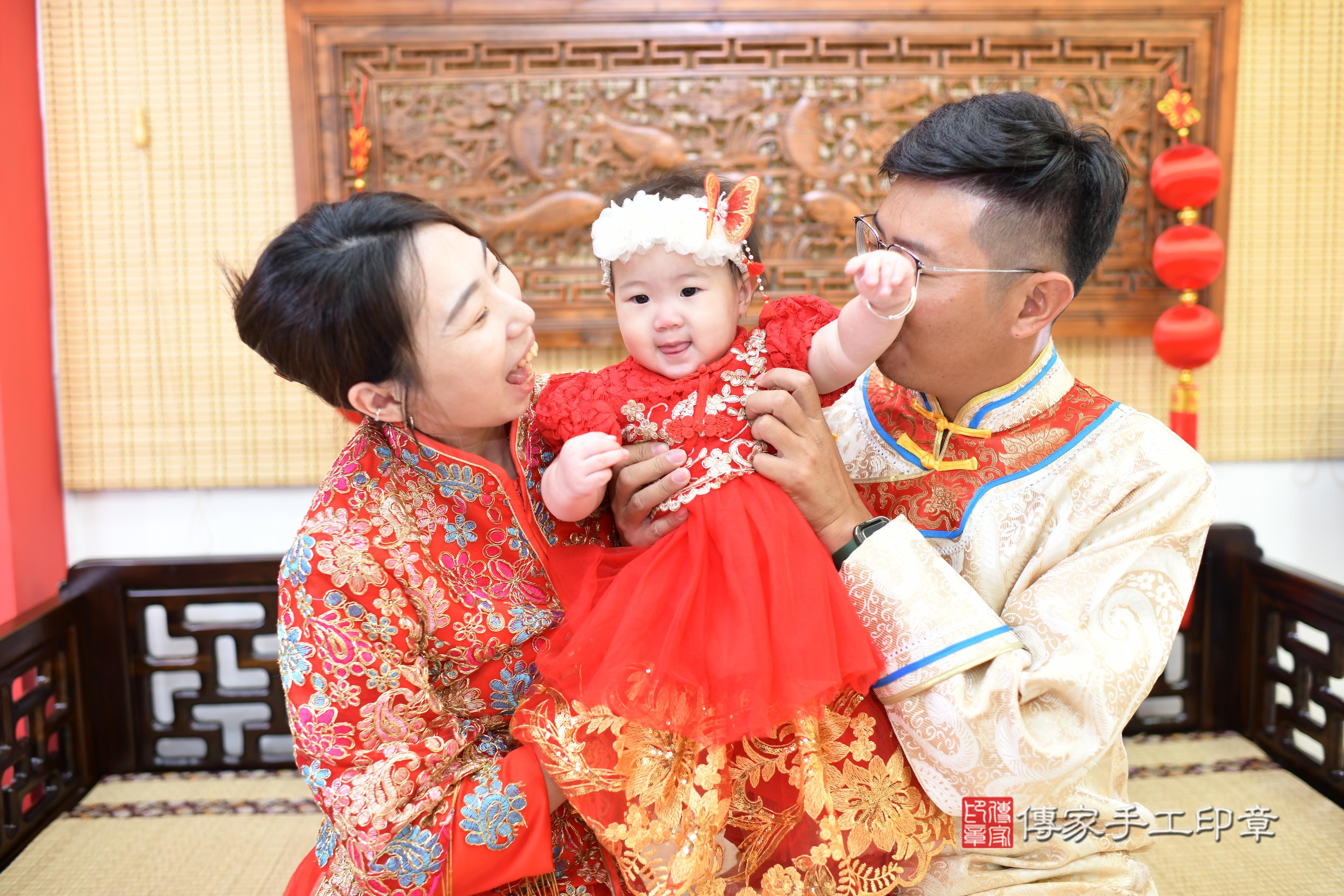 傳家手工印章高雄店、抓周、度脺、中國風會場、傳家嬰兒古禮、吉祥話、抓周道具物品24種、拍照。抓周證書。寶寶抓周、滿周歲、生日快樂、祝福
