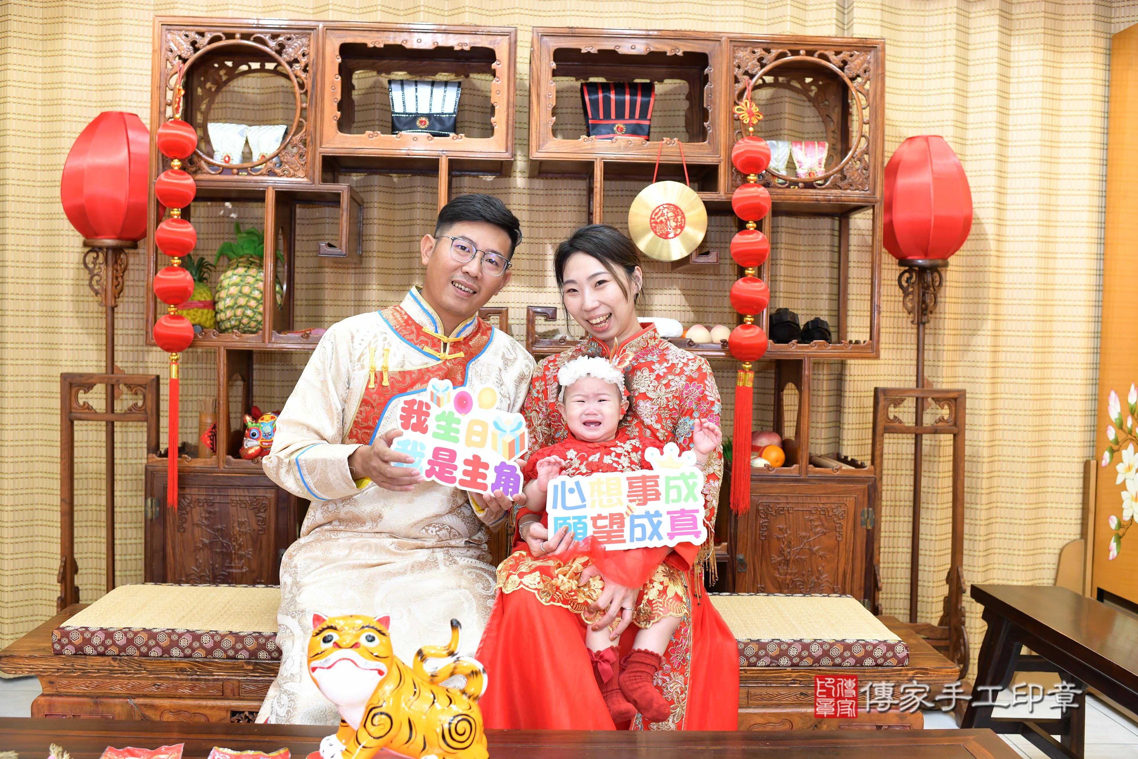 傳家手工印章高雄店、抓周、度脺、中國風會場、傳家嬰兒古禮、吉祥話、抓周道具物品24種、拍照。抓周證書。寶寶抓周、滿周歲、生日快樂、祝福