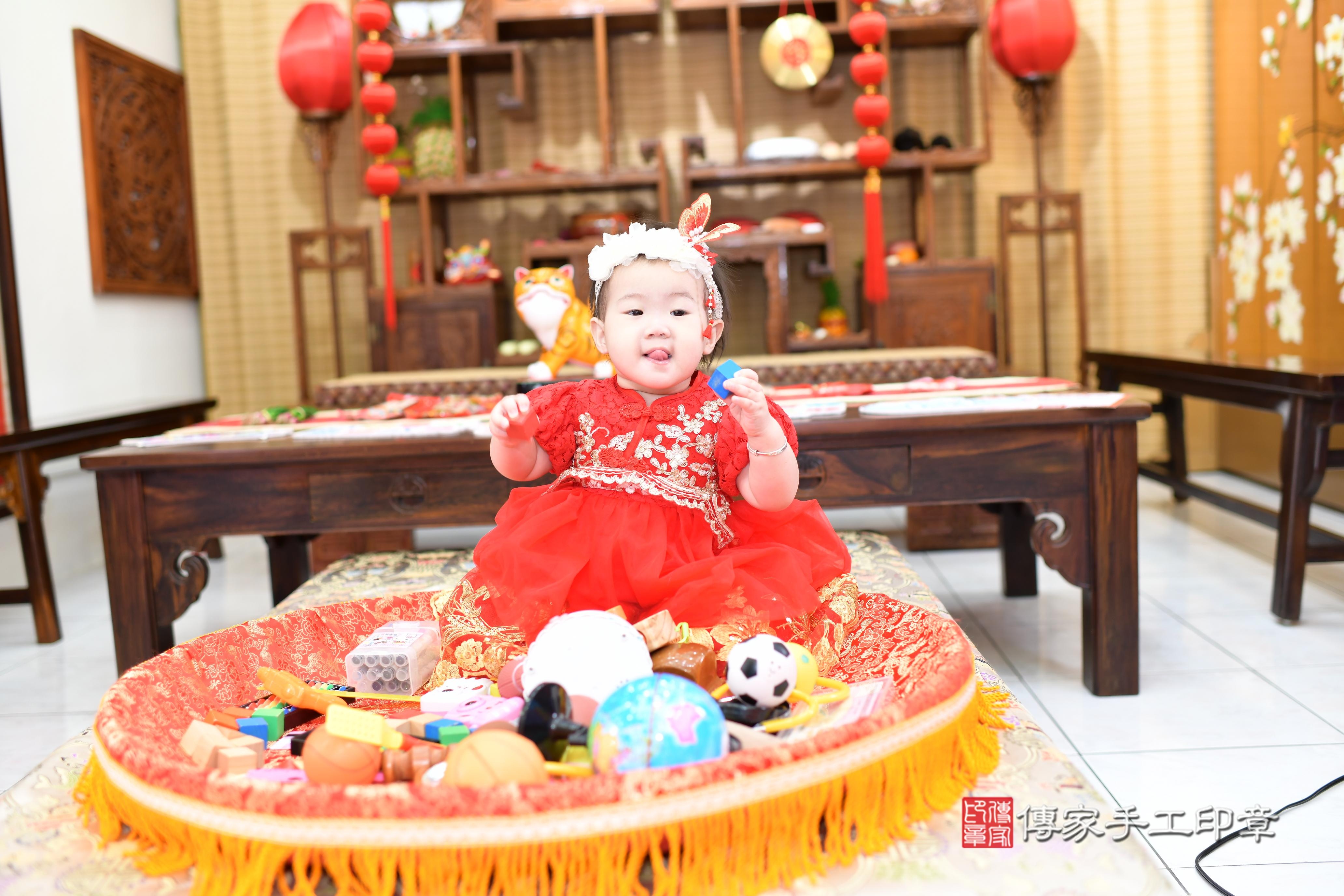 傳家手工印章高雄店、抓周、度脺、中國風會場、傳家嬰兒古禮、吉祥話、抓周道具物品24種、拍照。抓周證書。寶寶抓周、滿周歲、生日快樂、祝福