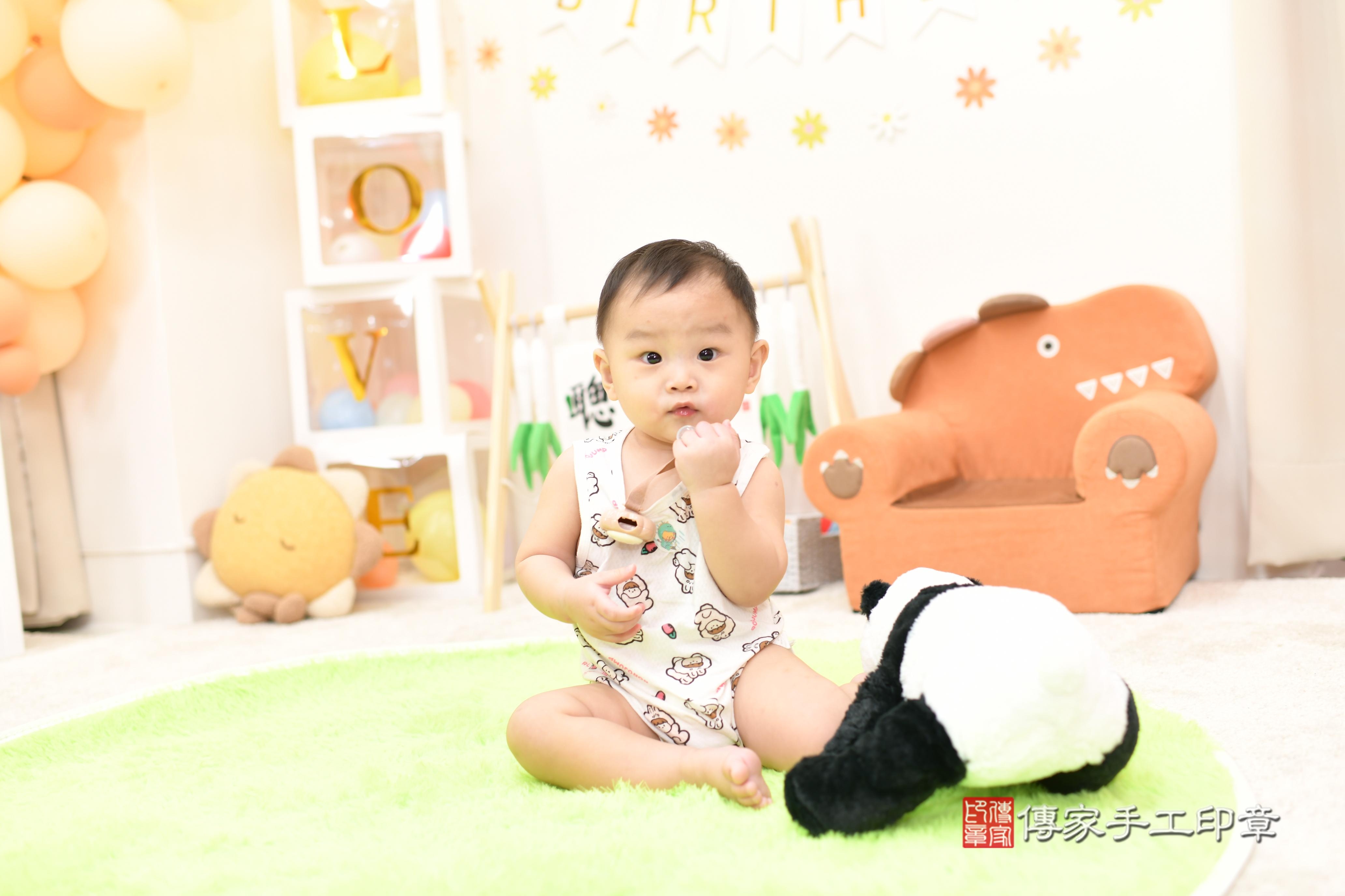 傳家手工印章高雄店、抓周、度脺、中國風會場、傳家嬰兒古禮、吉祥話、抓周道具物品24種、拍照。抓周證書。寶寶抓周、滿周歲、生日快樂、祝福