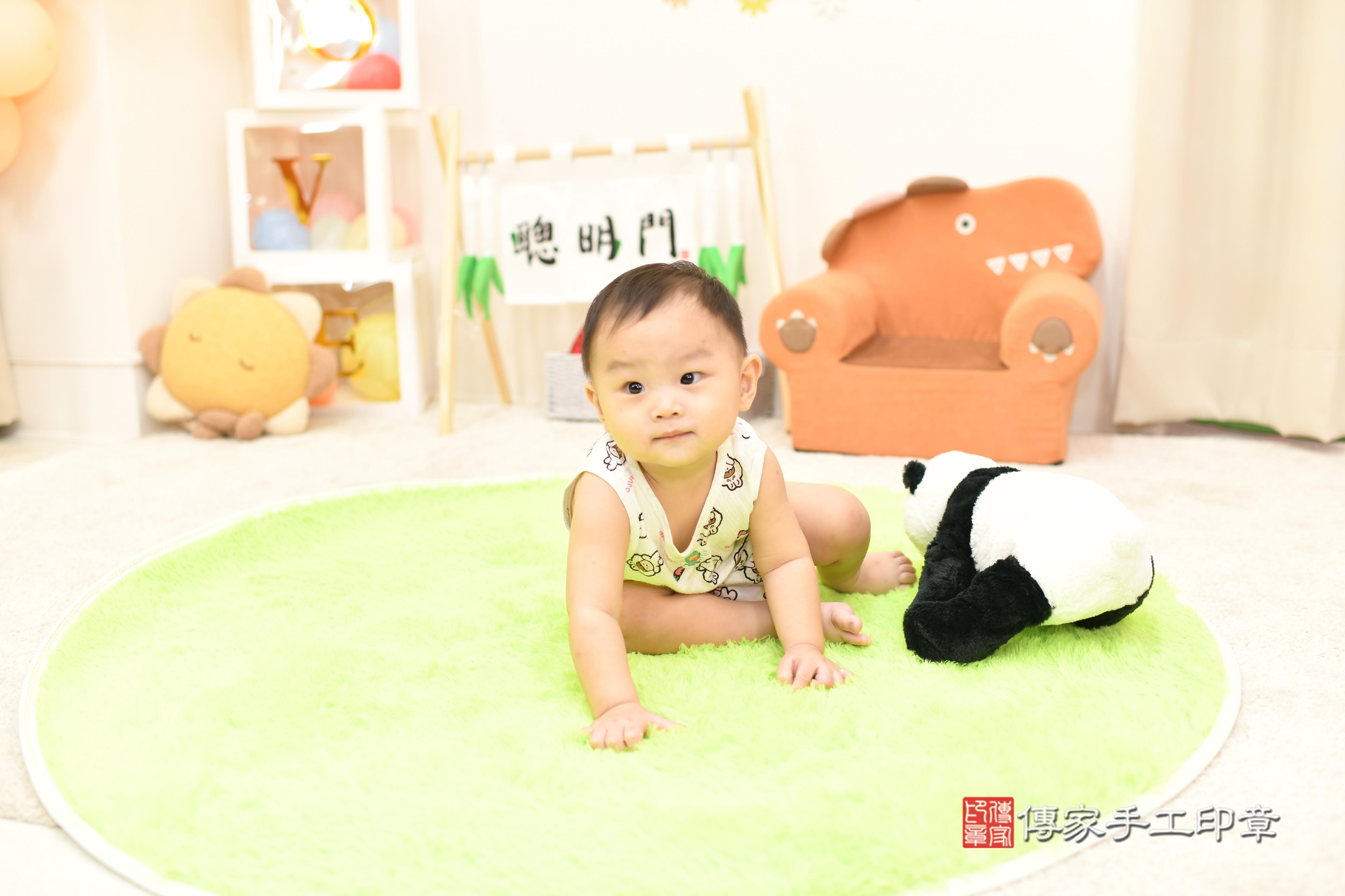 傳家手工印章高雄店、抓周、度脺、中國風會場、傳家嬰兒古禮、吉祥話、抓周道具物品24種、拍照。抓周證書。寶寶抓周、滿周歲、生日快樂、祝福