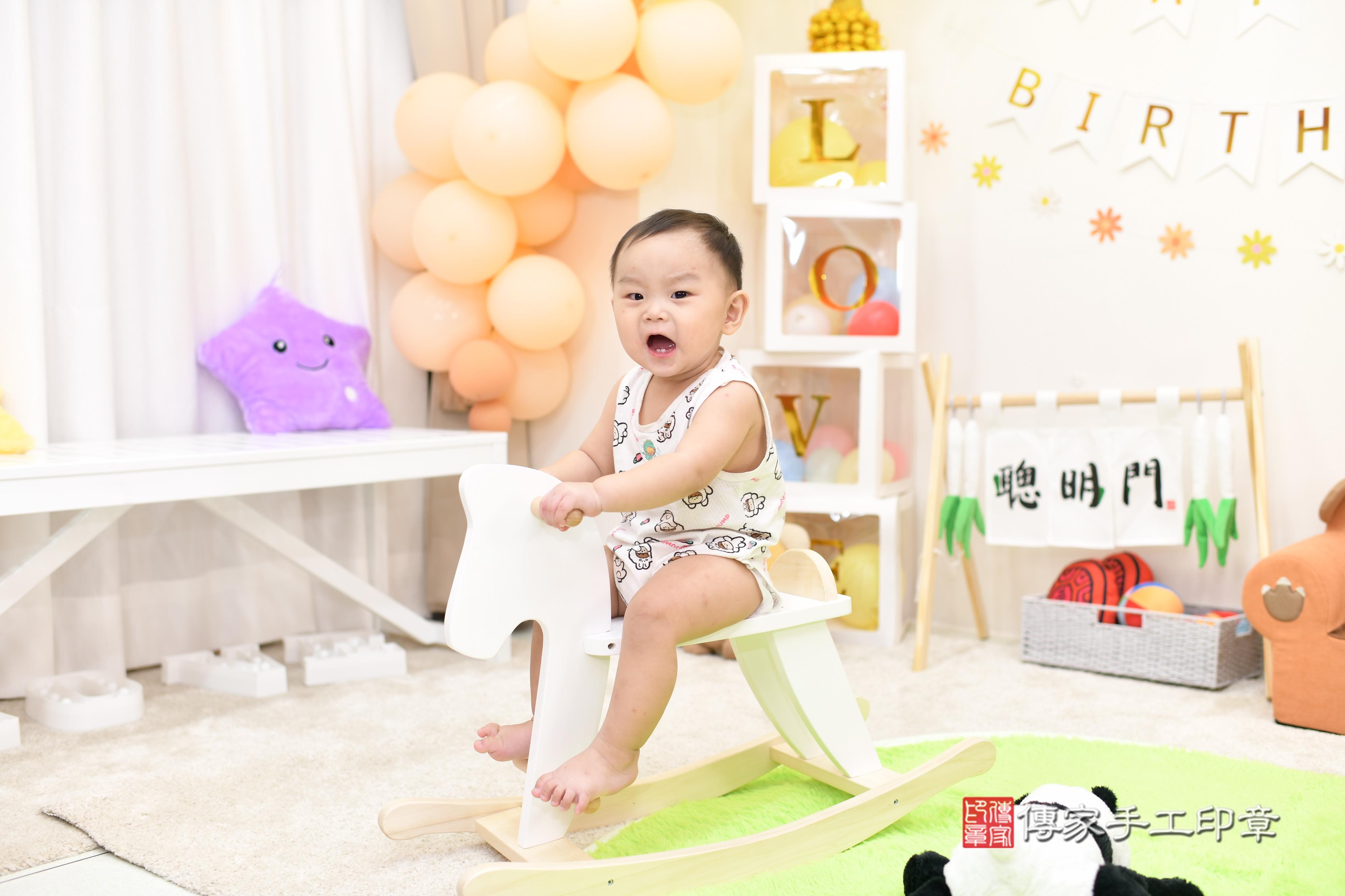 傳家手工印章高雄店、抓周、度脺、中國風會場、傳家嬰兒古禮、吉祥話、抓周道具物品24種、拍照。抓周證書。寶寶抓周、滿周歲、生日快樂、祝福