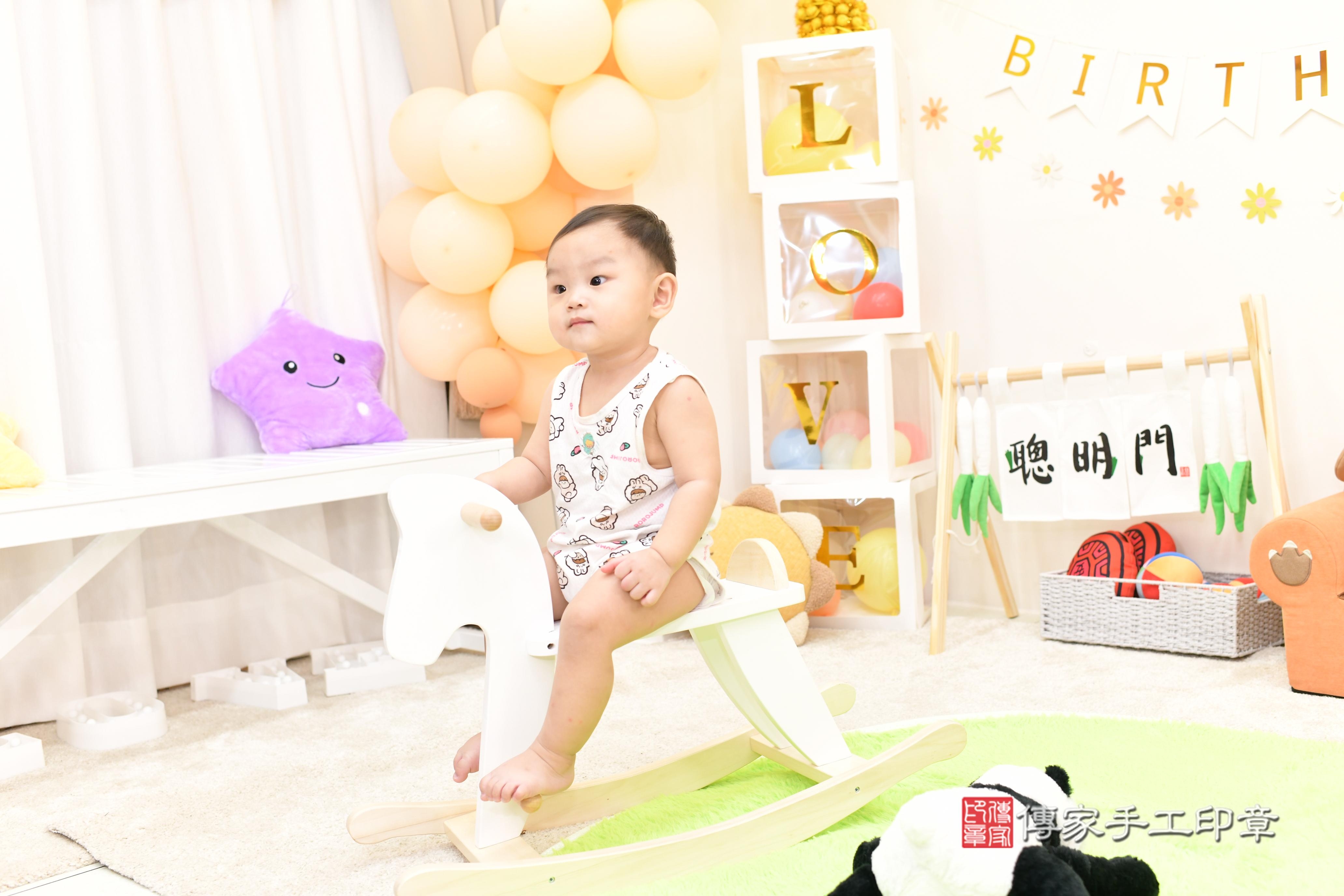 傳家手工印章高雄店、抓周、度脺、中國風會場、傳家嬰兒古禮、吉祥話、抓周道具物品24種、拍照。抓周證書。寶寶抓周、滿周歲、生日快樂、祝福