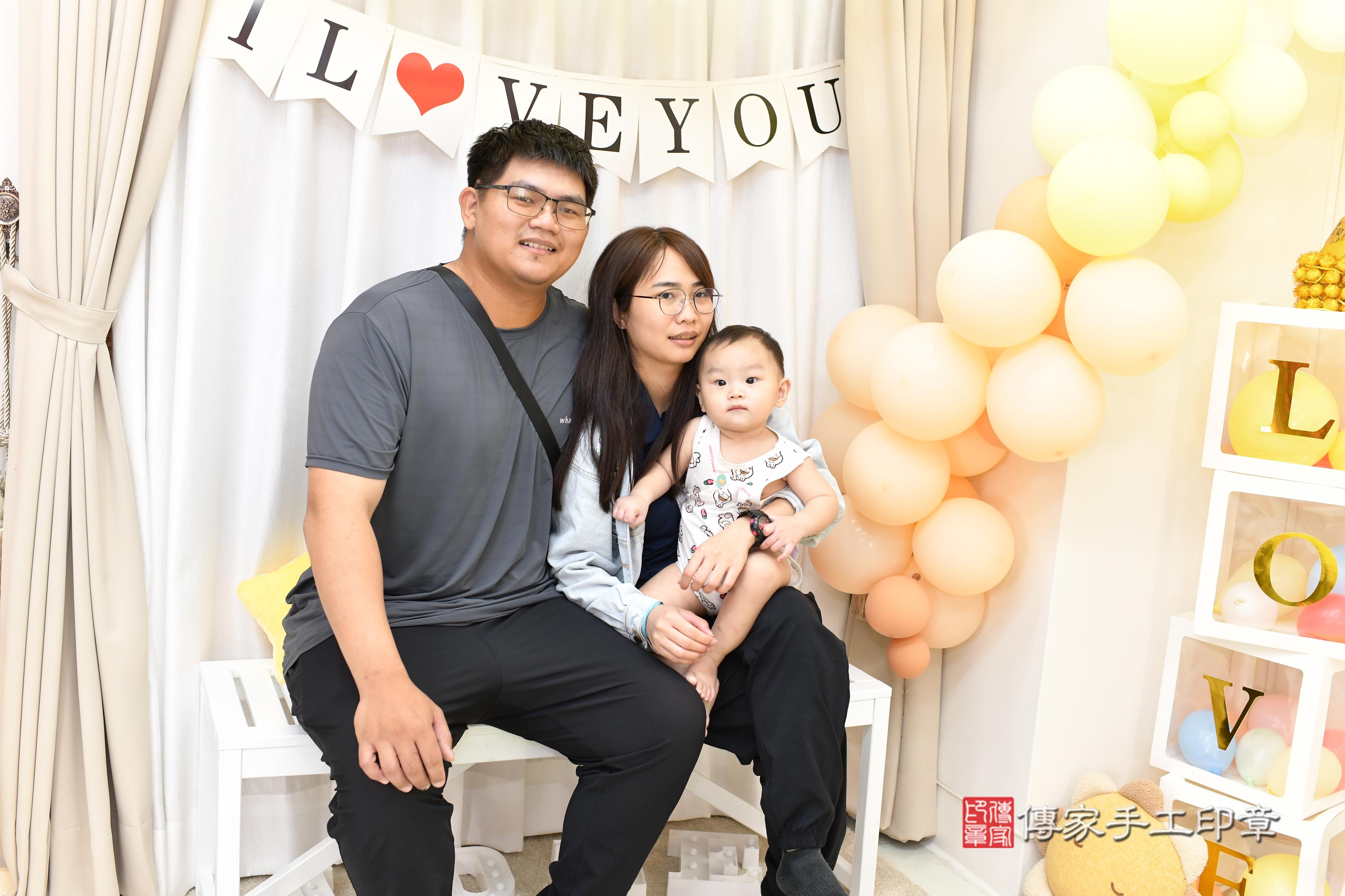 傳家手工印章高雄店、抓周、度脺、中國風會場、傳家嬰兒古禮、吉祥話、抓周道具物品24種、拍照。抓周證書。寶寶抓周、滿周歲、生日快樂、祝福