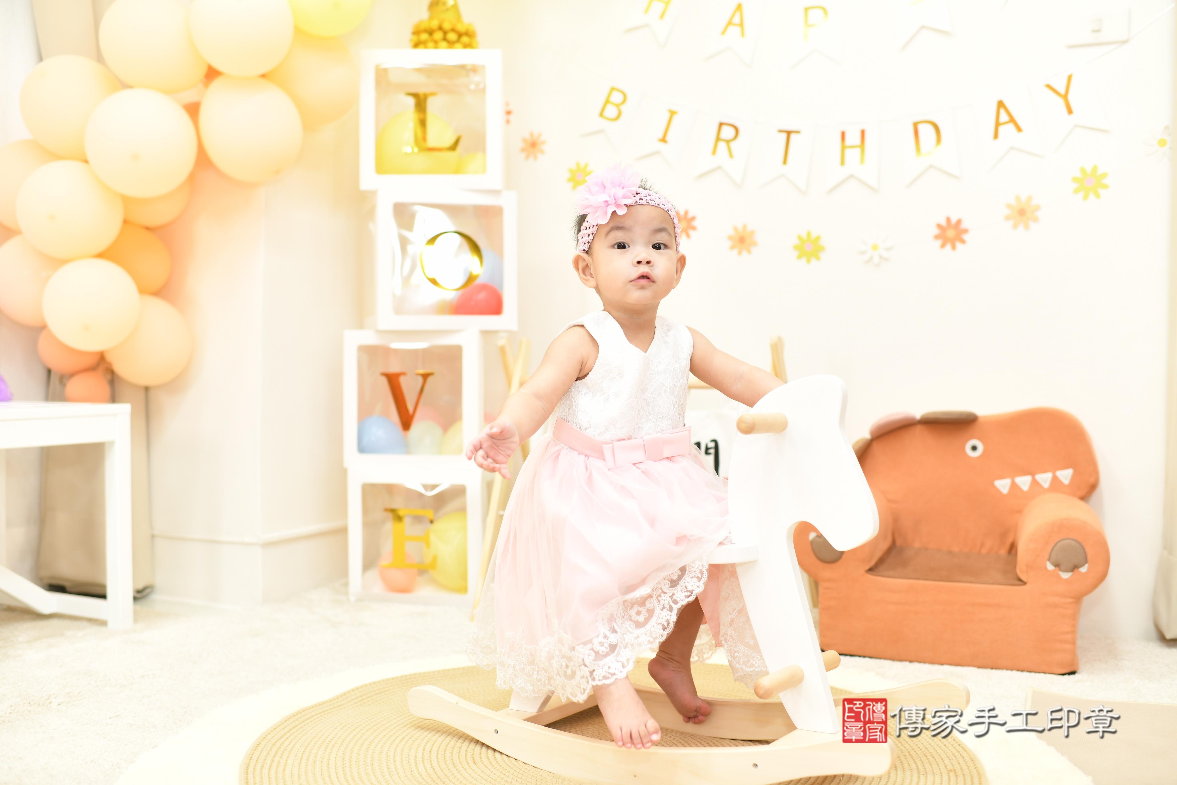 傳家手工印章高雄店、抓周、度脺、中國風會場、傳家嬰兒古禮、吉祥話、抓周道具物品24種、拍照。抓周證書。寶寶抓周、滿周歲、生日快樂、祝福