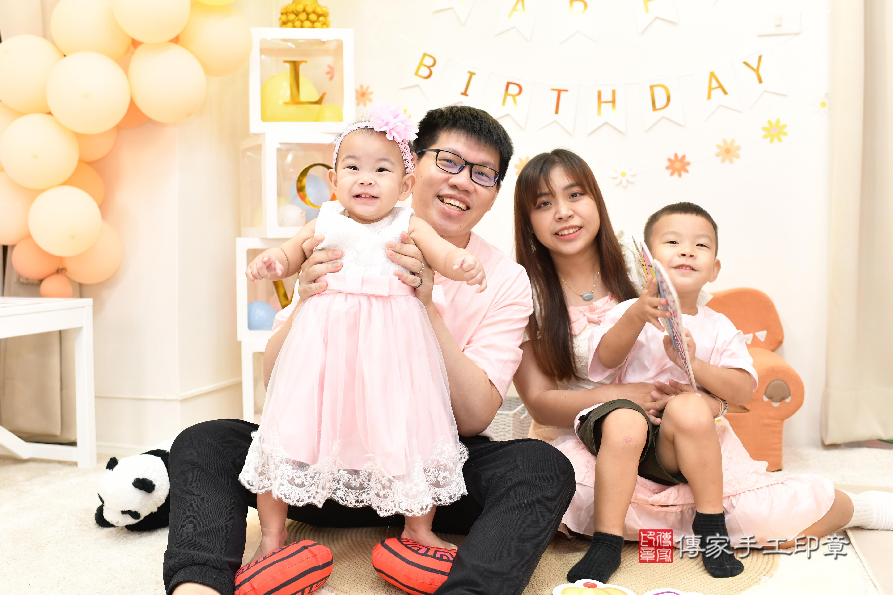 傳家手工印章高雄店、抓周、度脺、中國風會場、傳家嬰兒古禮、吉祥話、抓周道具物品24種、拍照。抓周證書。寶寶抓周、滿周歲、生日快樂、祝福