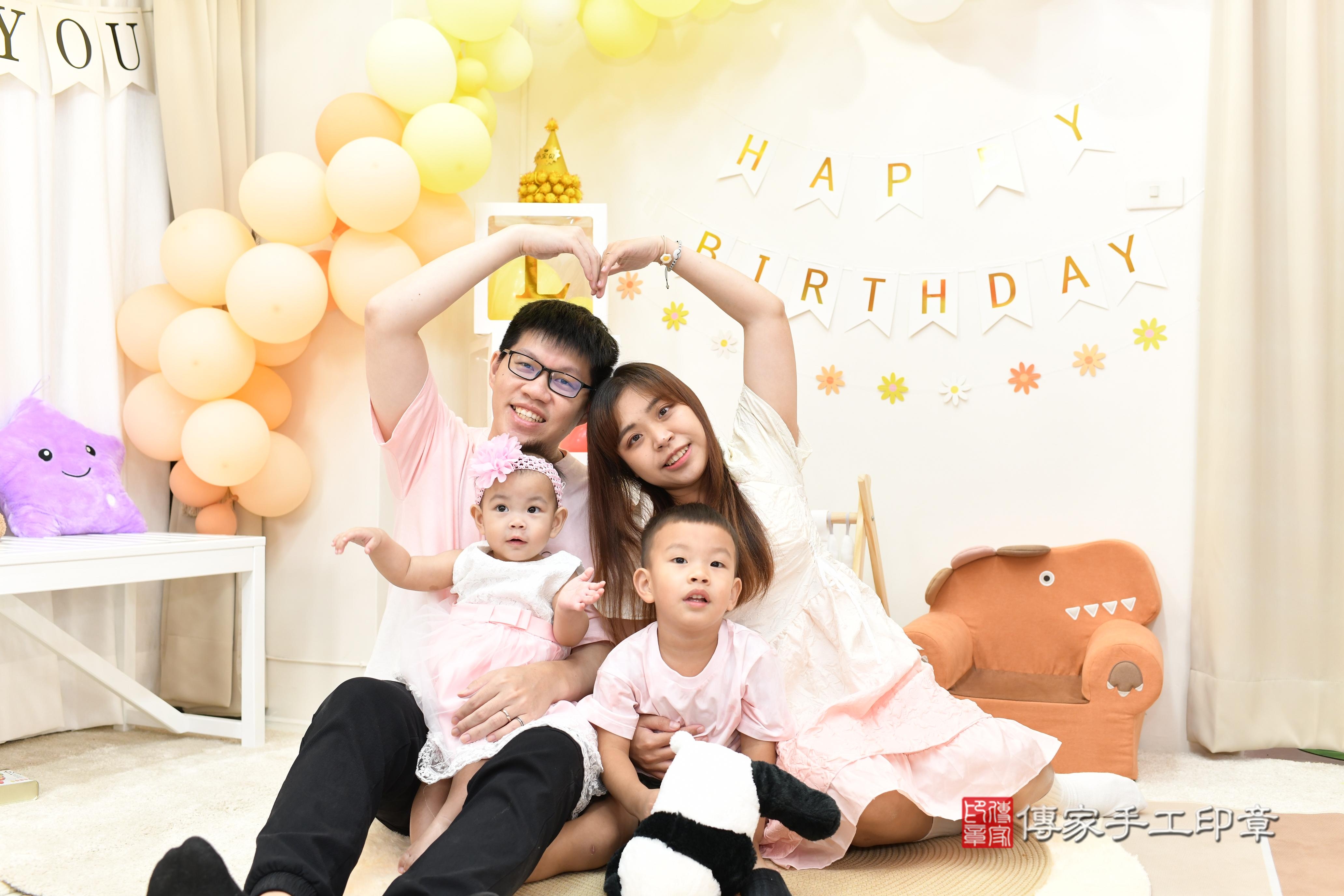 傳家手工印章高雄店、抓周、度脺、中國風會場、傳家嬰兒古禮、吉祥話、抓周道具物品24種、拍照。抓周證書。寶寶抓周、滿周歲、生日快樂、祝福