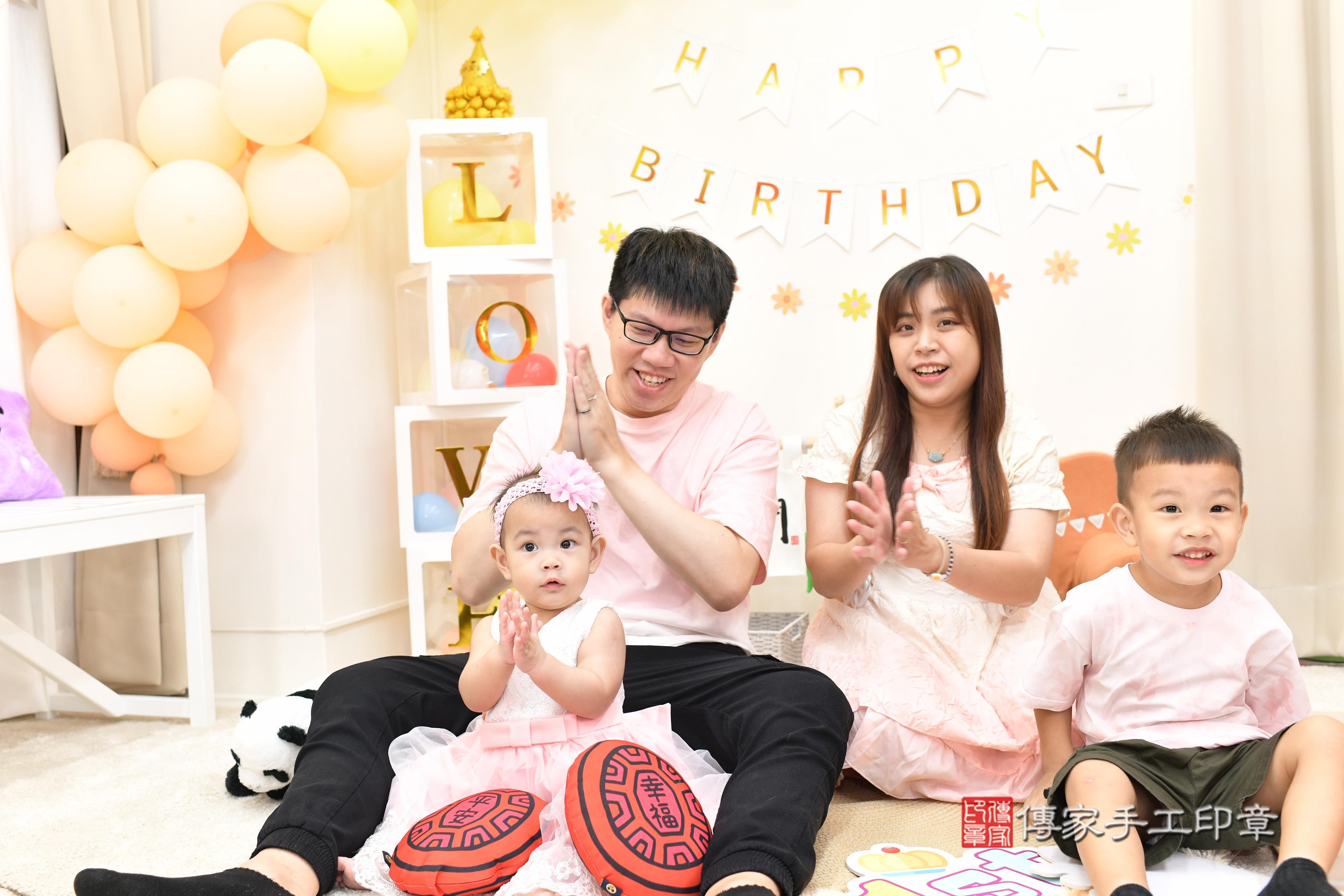 傳家手工印章高雄店、抓周、度脺、中國風會場、傳家嬰兒古禮、吉祥話、抓周道具物品24種、拍照。抓周證書。寶寶抓周、滿周歲、生日快樂、祝福