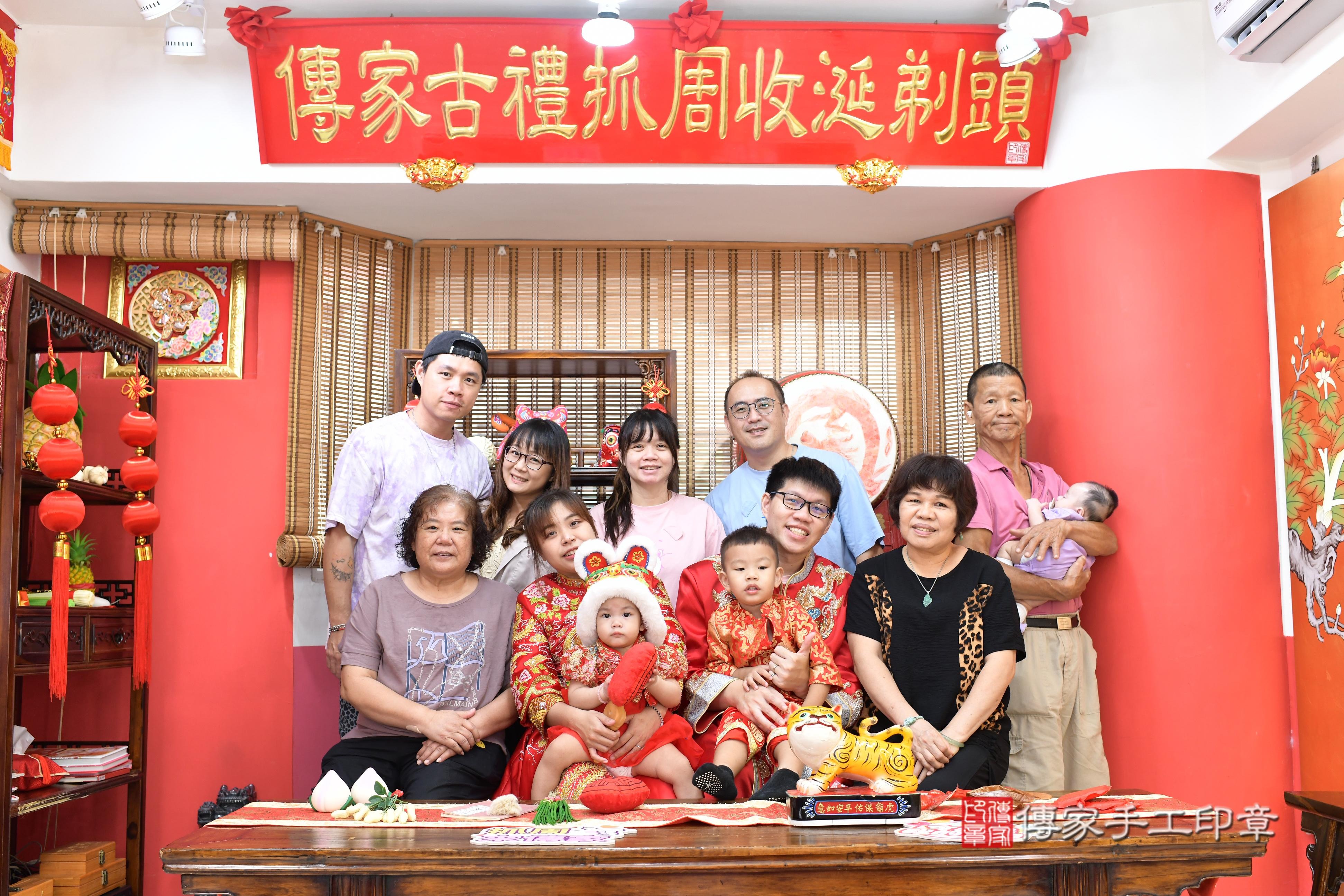 傳家手工印章高雄店、抓周、度脺、中國風會場、傳家嬰兒古禮、吉祥話、抓周道具物品24種、拍照。抓周證書。寶寶抓周、滿周歲、生日快樂、祝福