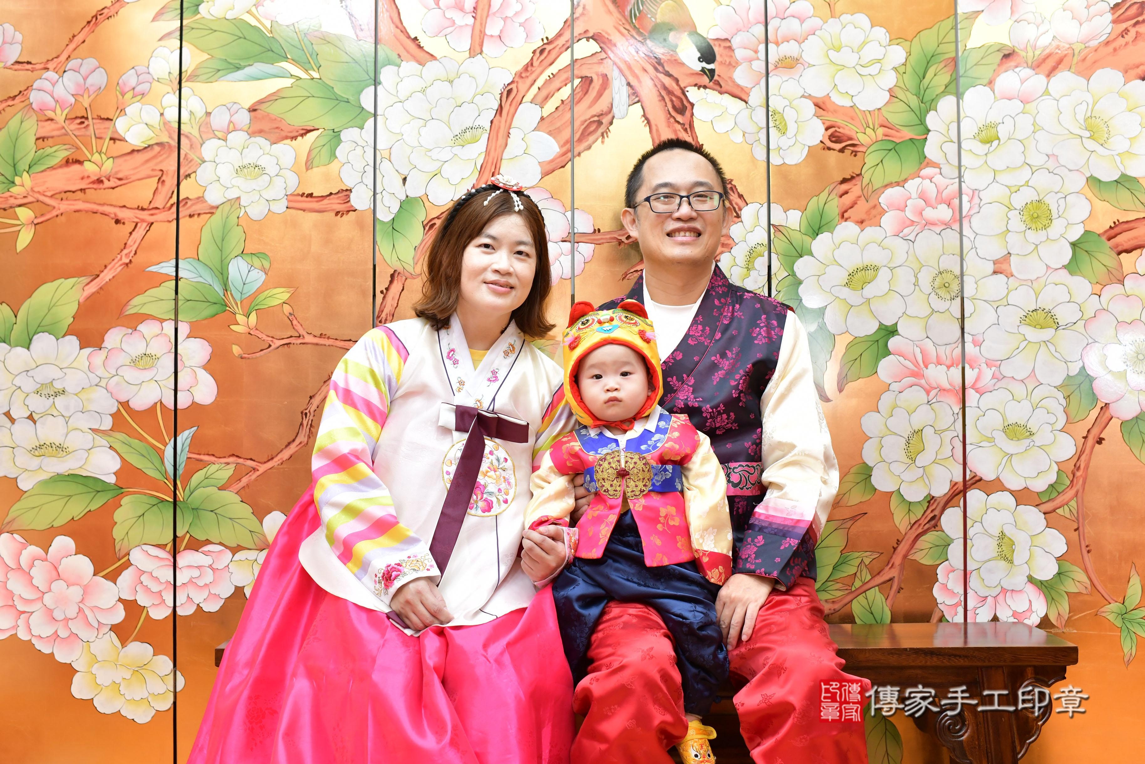 傳家手工印章桃園店、抓周、度脺、中國風會場、傳家嬰兒古禮、吉祥話、抓周道具物品24種、拍照。抓周證書。寶寶抓周、滿周歲、生日快樂、祝福