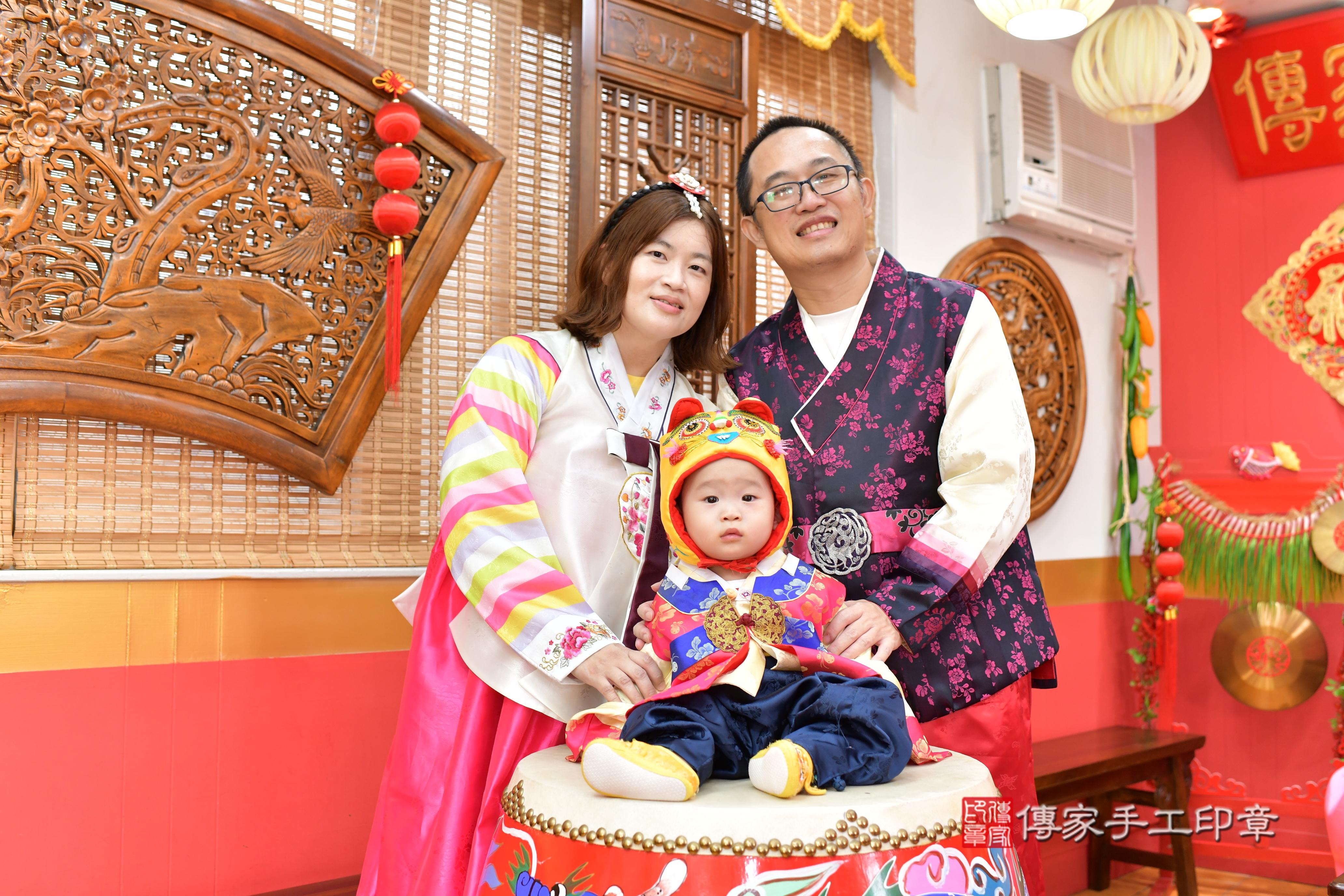 傳家手工印章桃園店、抓周、度脺、中國風會場、傳家嬰兒古禮、吉祥話、抓周道具物品24種、拍照。抓周證書。寶寶抓周、滿周歲、生日快樂、祝福