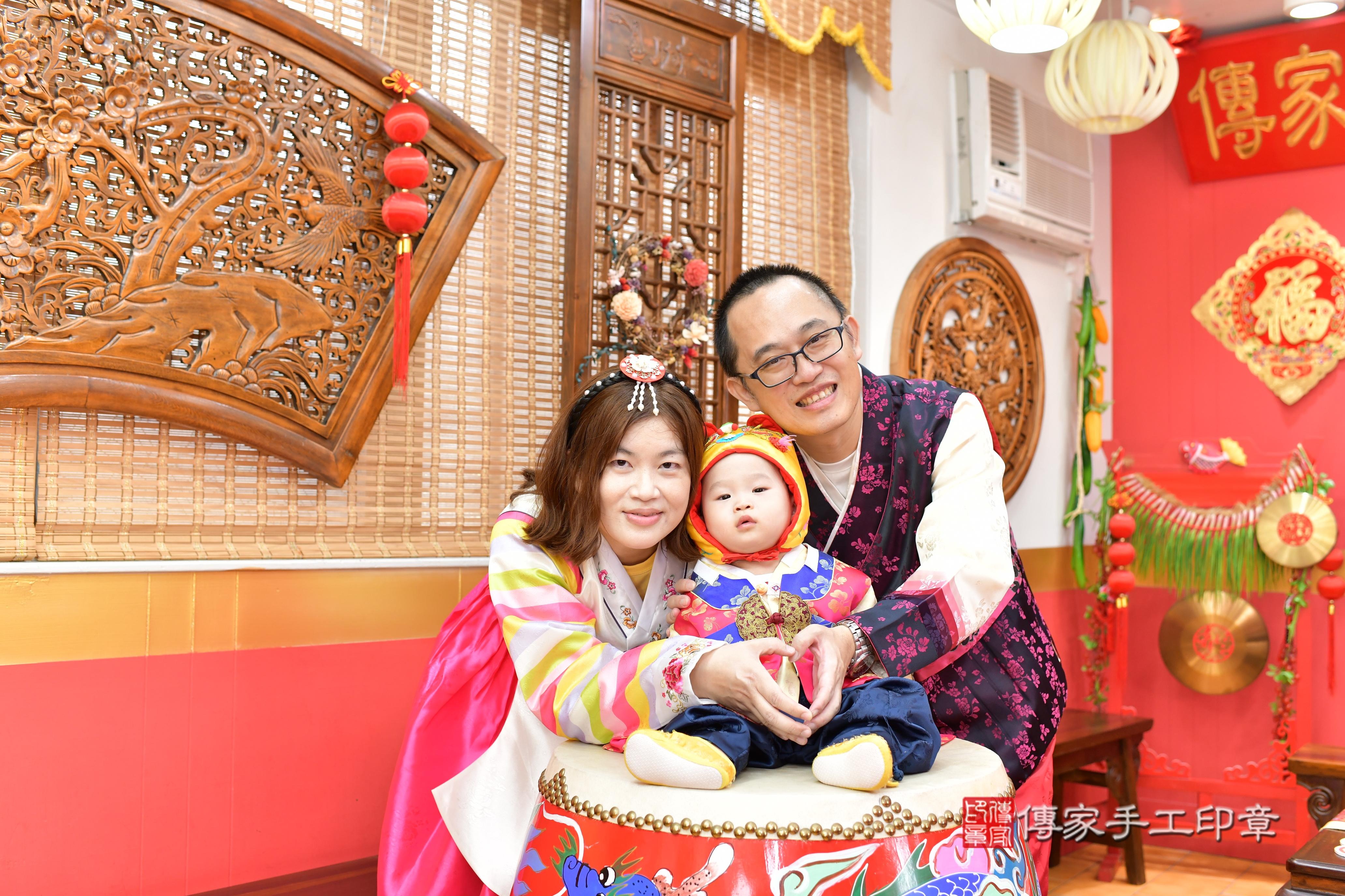傳家手工印章桃園店、抓周、度脺、中國風會場、傳家嬰兒古禮、吉祥話、抓周道具物品24種、拍照。抓周證書。寶寶抓周、滿周歲、生日快樂、祝福