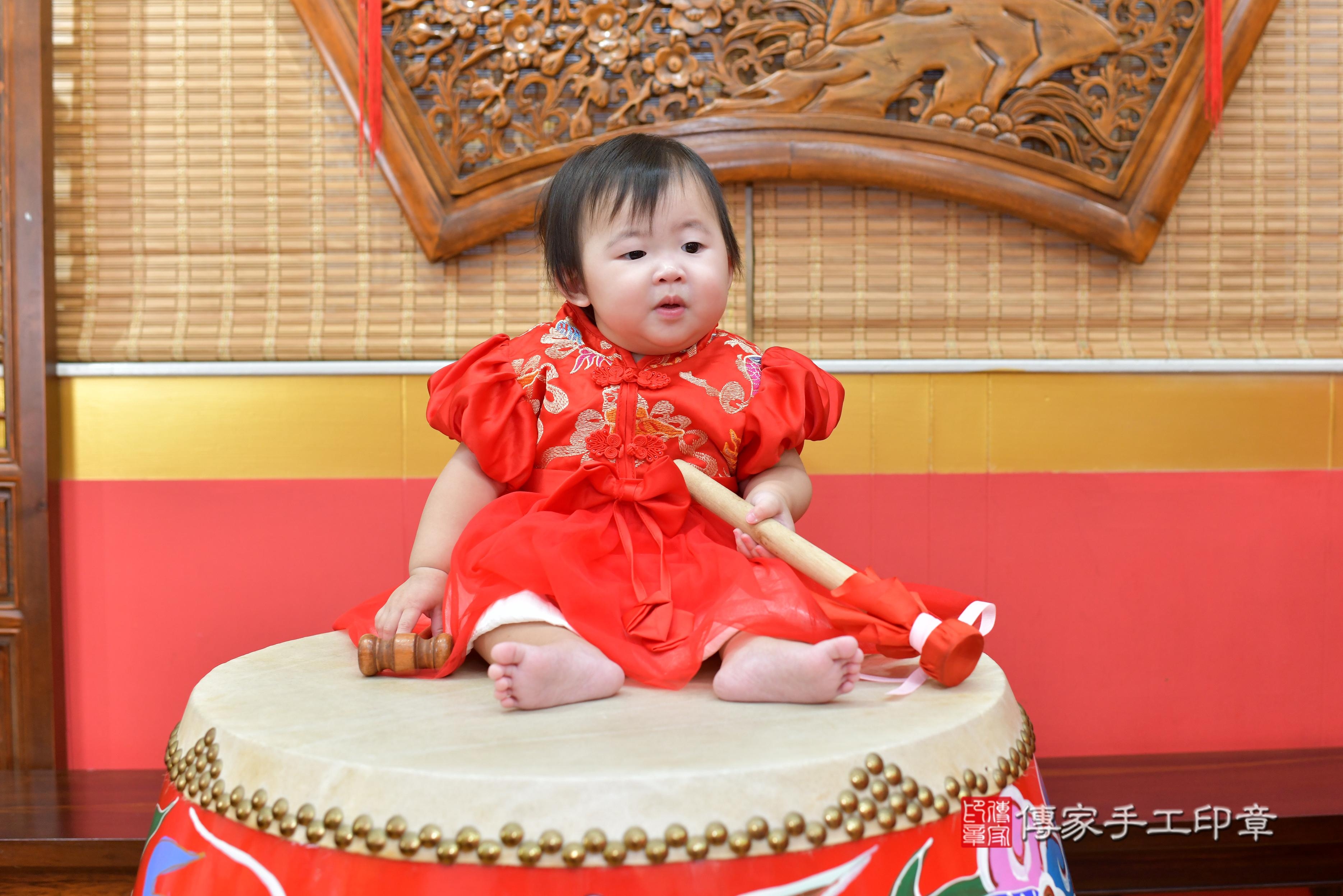 傳家手工印章桃園店、抓周、度脺、中國風會場、傳家嬰兒古禮、吉祥話、抓周道具物品24種、拍照。抓周證書。寶寶抓周、滿周歲、生日快樂、祝福