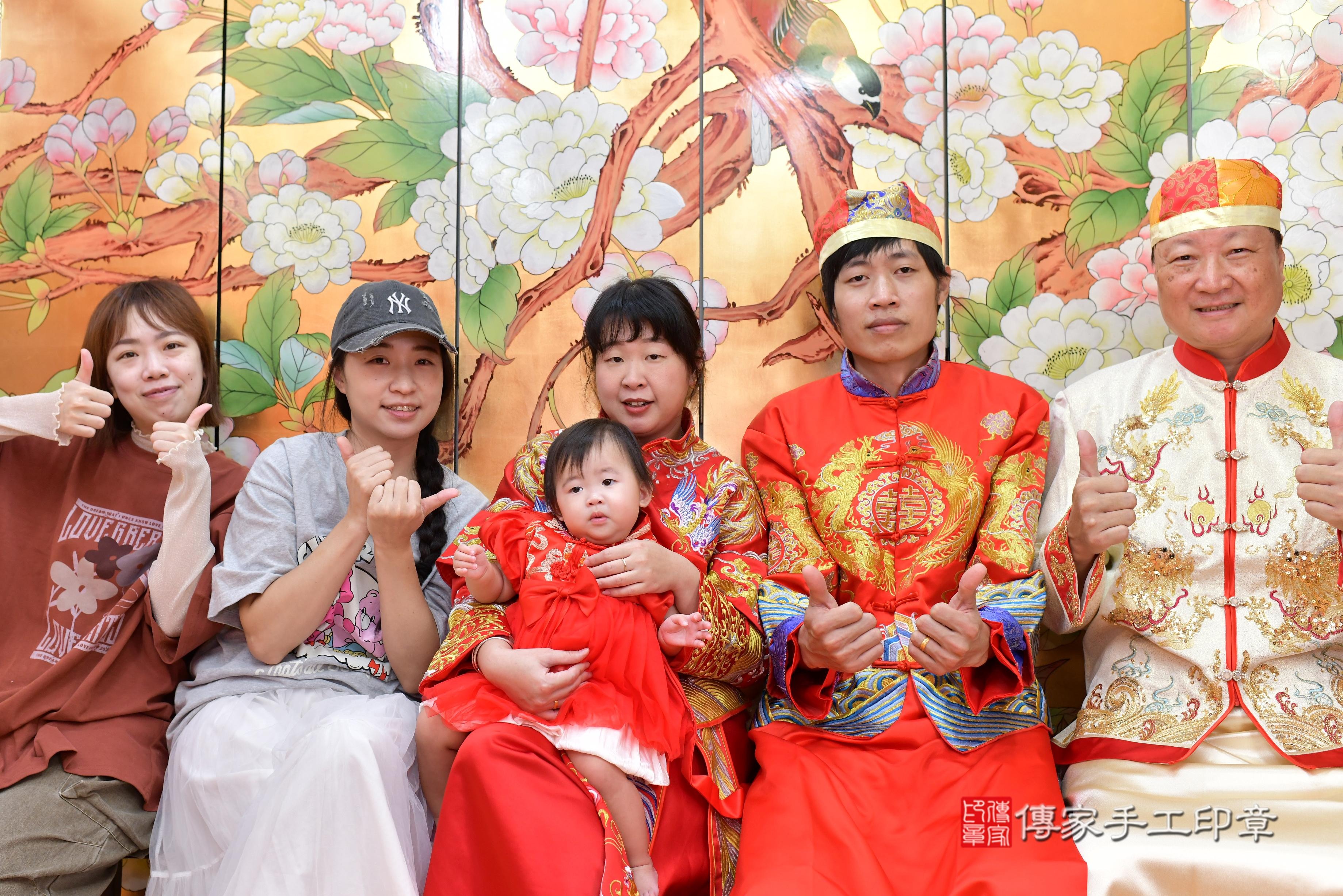 傳家手工印章桃園店、抓周、度脺、中國風會場、傳家嬰兒古禮、吉祥話、抓周道具物品24種、拍照。抓周證書。寶寶抓周、滿周歲、生日快樂、祝福