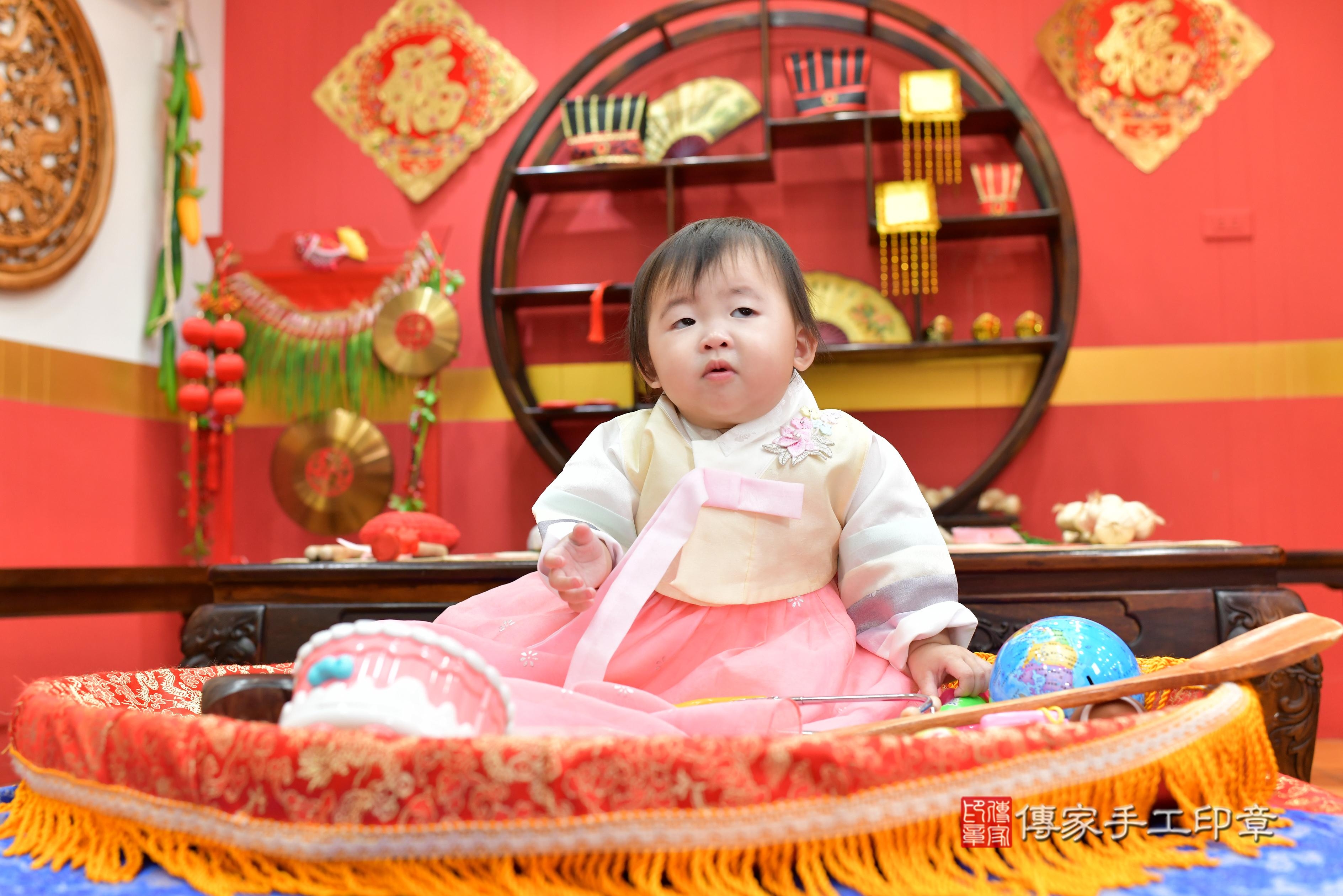 傳家手工印章桃園店、抓周、度脺、中國風會場、傳家嬰兒古禮、吉祥話、抓周道具物品24種、拍照。抓周證書。寶寶抓周、滿周歲、生日快樂、祝福