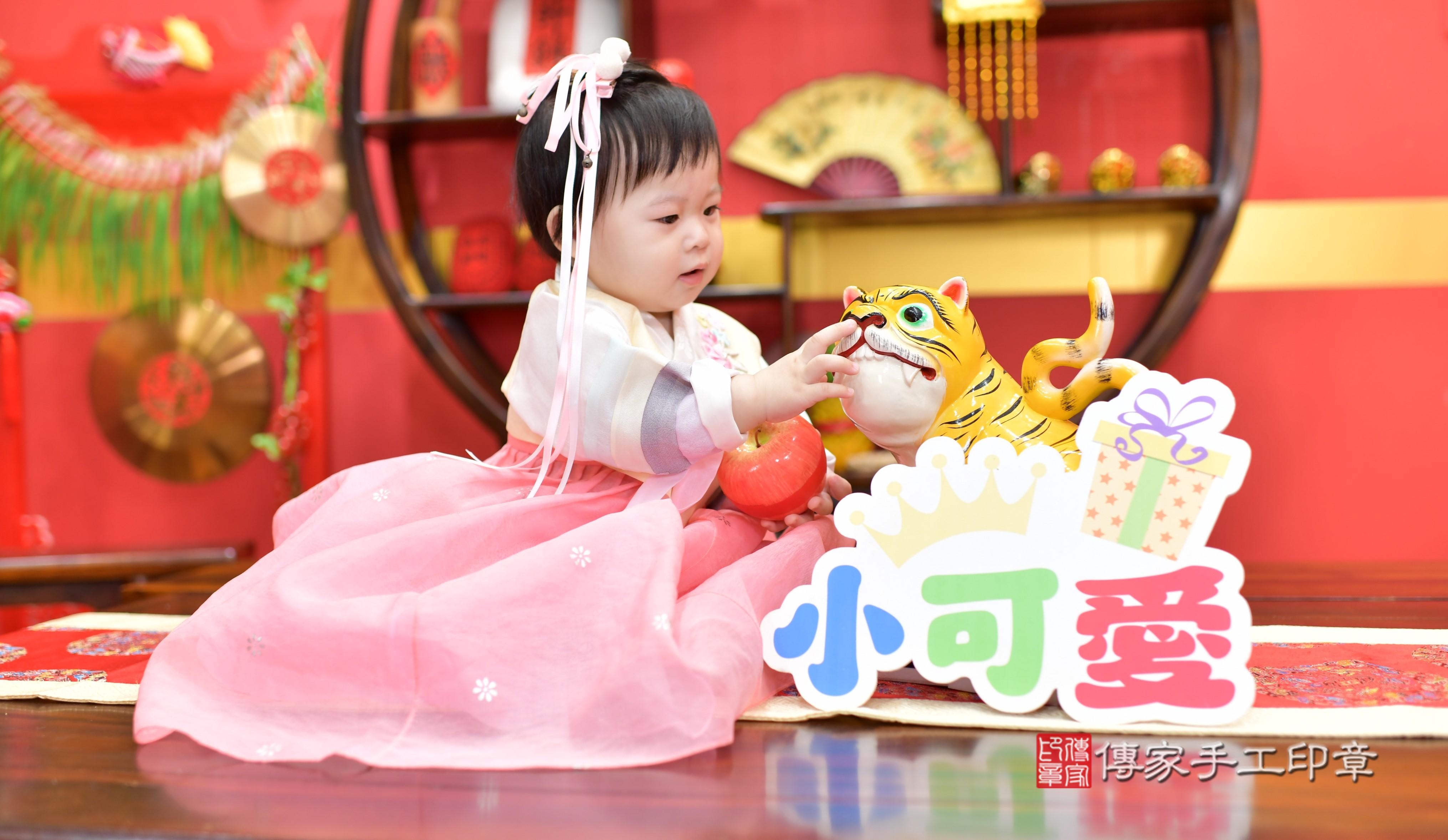 傳家手工印章桃園店、抓周、度脺、中國風會場、傳家嬰兒古禮、吉祥話、抓周道具物品24種、拍照。抓周證書。寶寶抓周、滿周歲、生日快樂、祝福