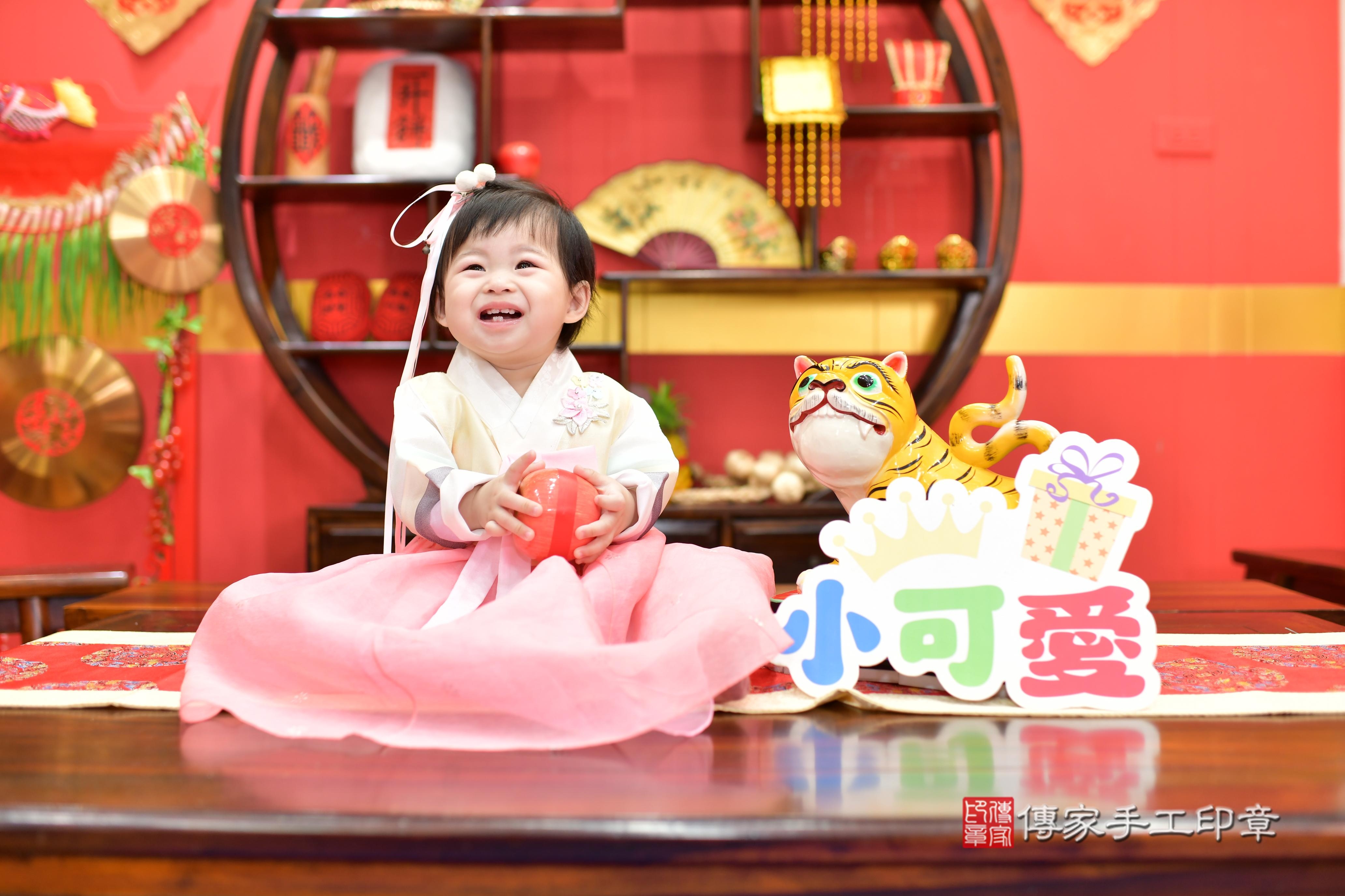 傳家手工印章桃園店、抓周、度脺、中國風會場、傳家嬰兒古禮、吉祥話、抓周道具物品24種、拍照。抓周證書。寶寶抓周、滿周歲、生日快樂、祝福