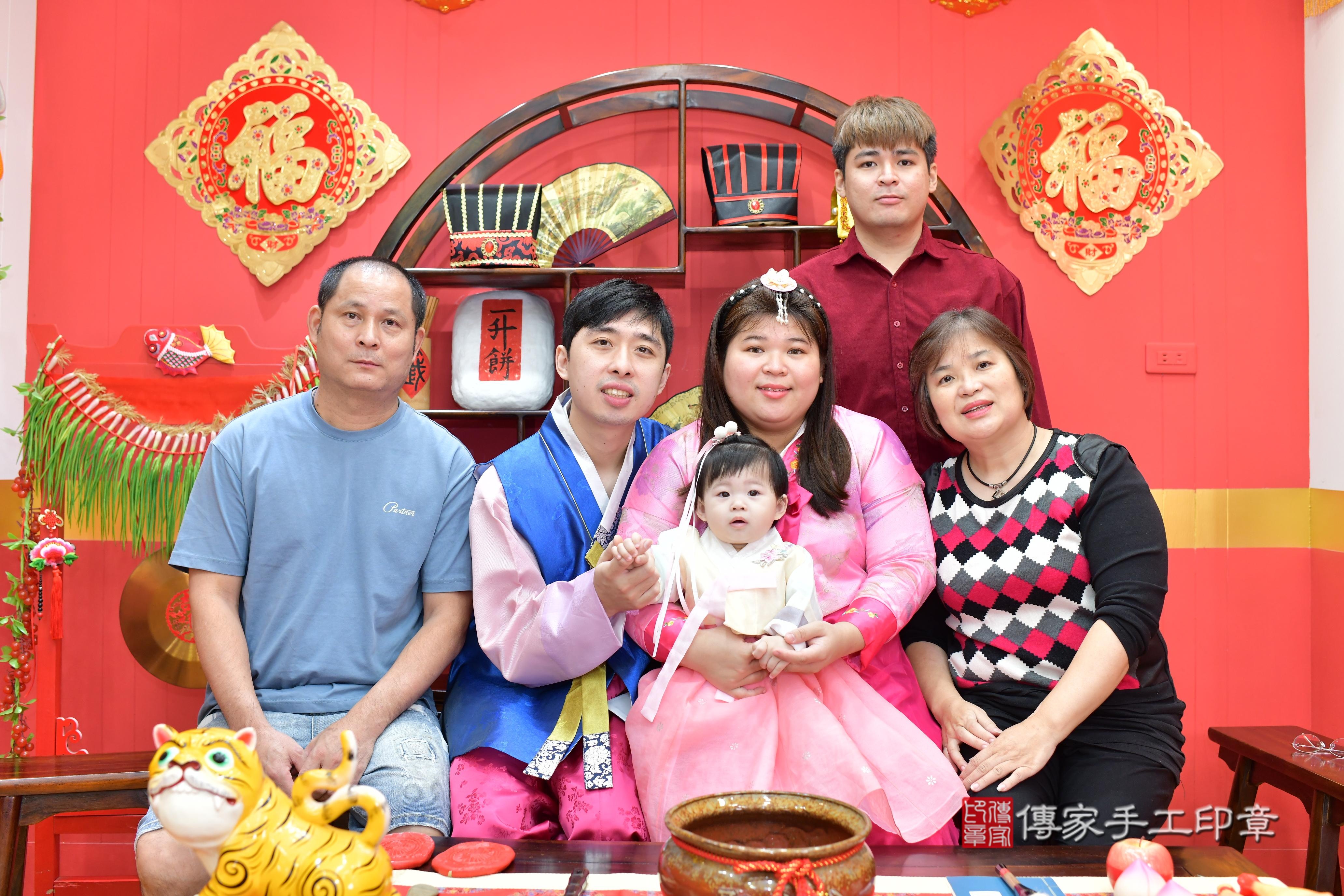 傳家手工印章桃園店、抓周、度脺、中國風會場、傳家嬰兒古禮、吉祥話、抓周道具物品24種、拍照。抓周證書。寶寶抓周、滿周歲、生日快樂、祝福