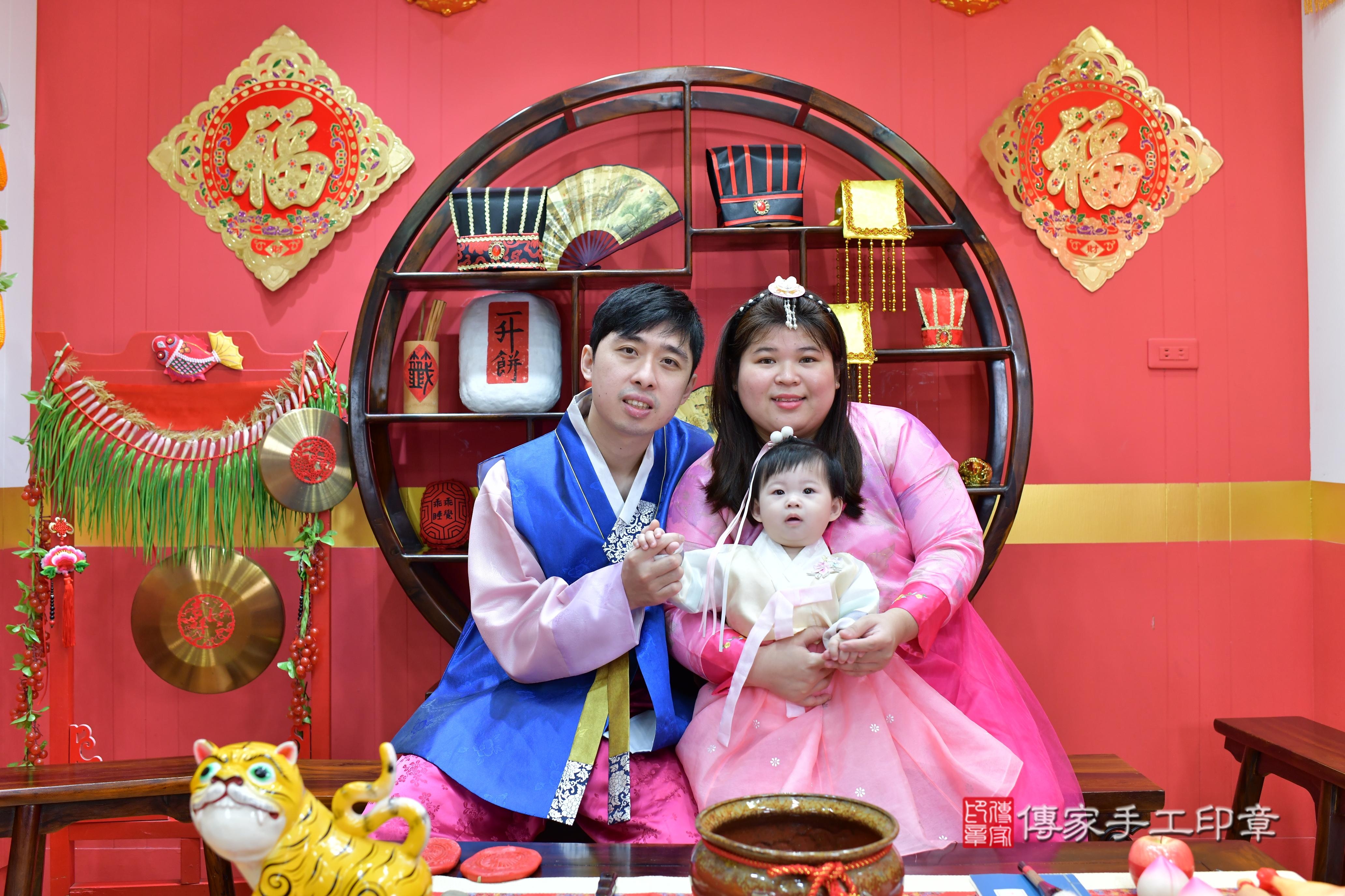 傳家手工印章桃園店、抓周、度脺、中國風會場、傳家嬰兒古禮、吉祥話、抓周道具物品24種、拍照。抓周證書。寶寶抓周、滿周歲、生日快樂、祝福