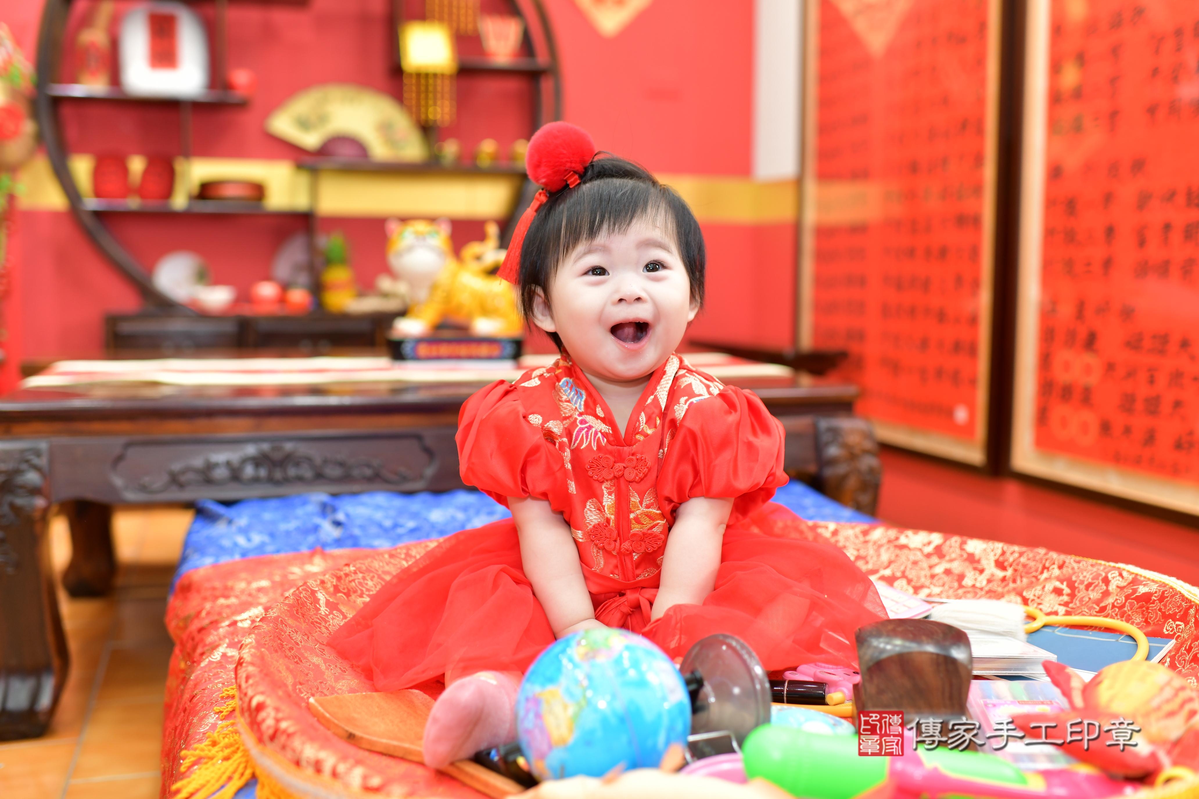 傳家手工印章桃園店、抓周、度脺、中國風會場、傳家嬰兒古禮、吉祥話、抓周道具物品24種、拍照。抓周證書。寶寶抓周、滿周歲、生日快樂、祝福