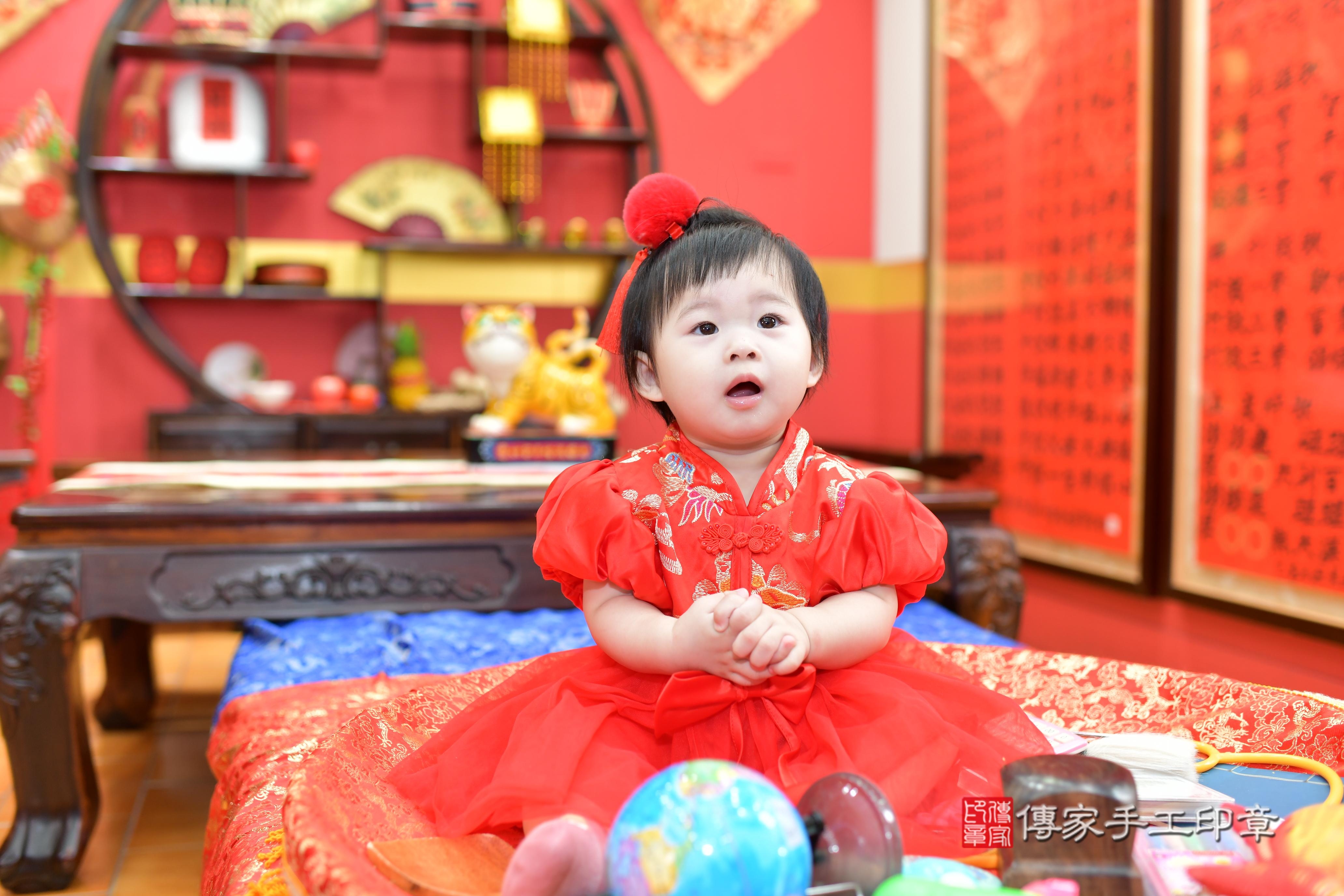 傳家手工印章桃園店、抓周、度脺、中國風會場、傳家嬰兒古禮、吉祥話、抓周道具物品24種、拍照。抓周證書。寶寶抓周、滿周歲、生日快樂、祝福