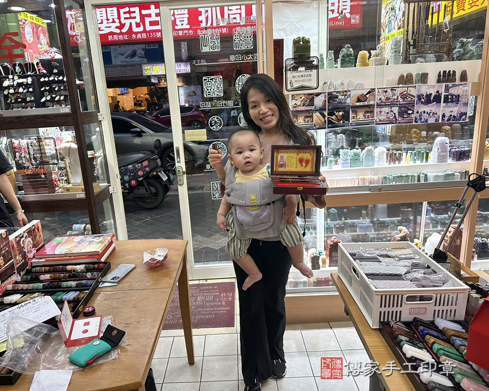顧客滿意推薦：傳家嬰兒烤漆小三寶、紅紫檀木臍髮印章、胎毛筆。新北市新店區-陳小姐2025.11.03
