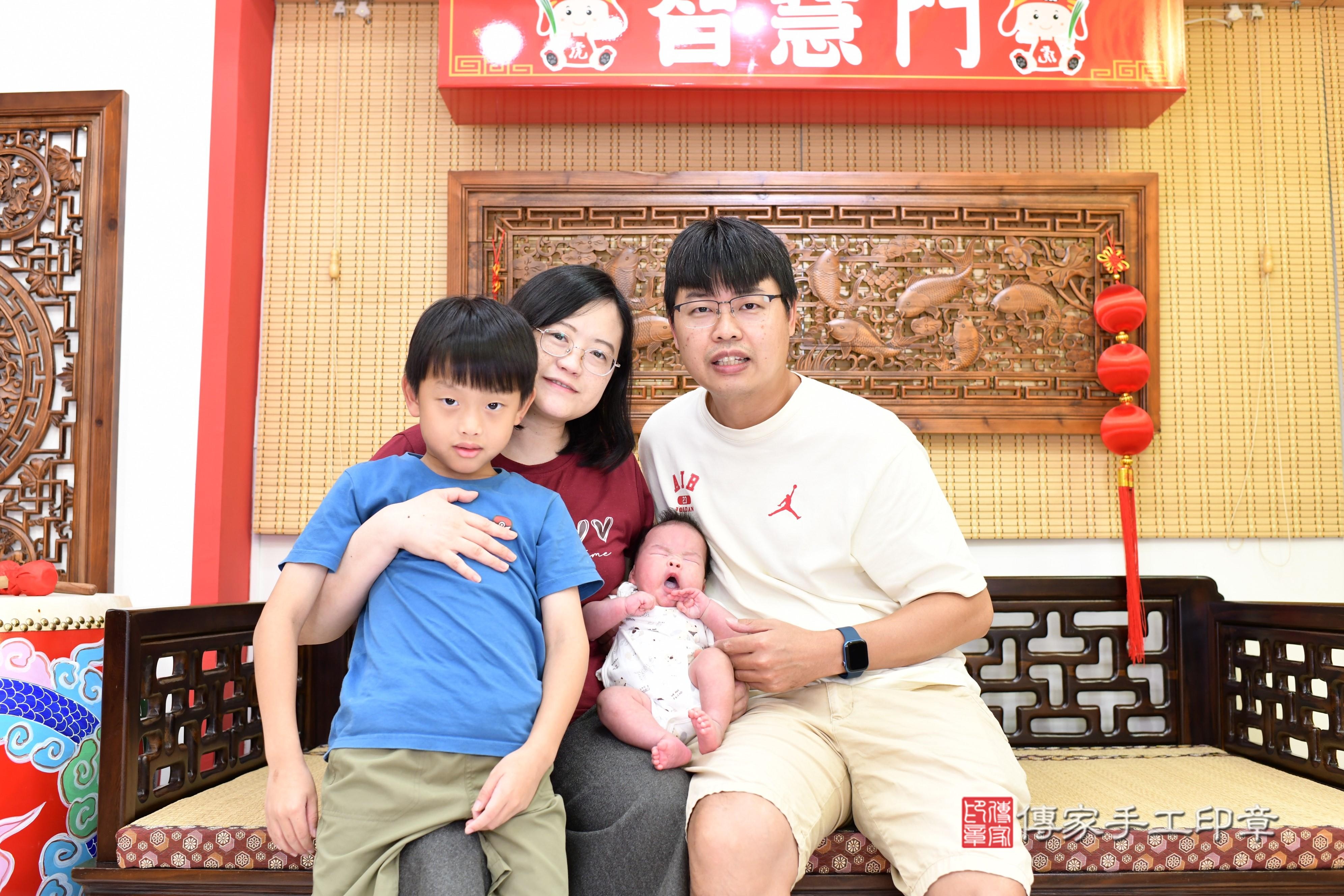 傳家手工印章台南店、剃頭、中國風會場、傳家嬰兒古禮、吉祥話、抓周道具物品24種、拍照。抓周證書。寶寶抓周、滿周歲、生日快樂、祝福