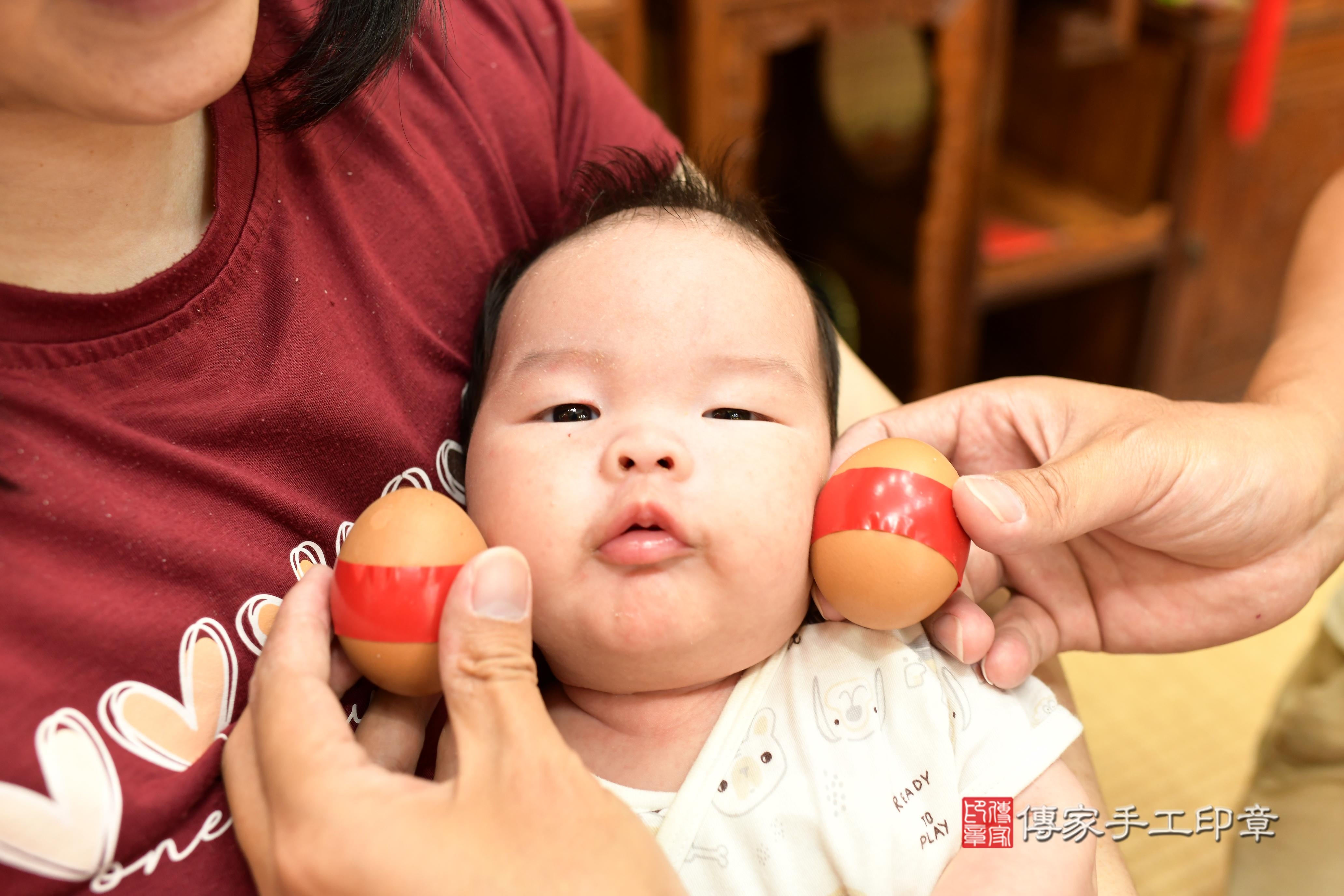 傳家手工印章台南店、剃頭、中國風會場、傳家嬰兒古禮、吉祥話、抓周道具物品24種、拍照。抓周證書。寶寶抓周、滿周歲、生日快樂、祝福