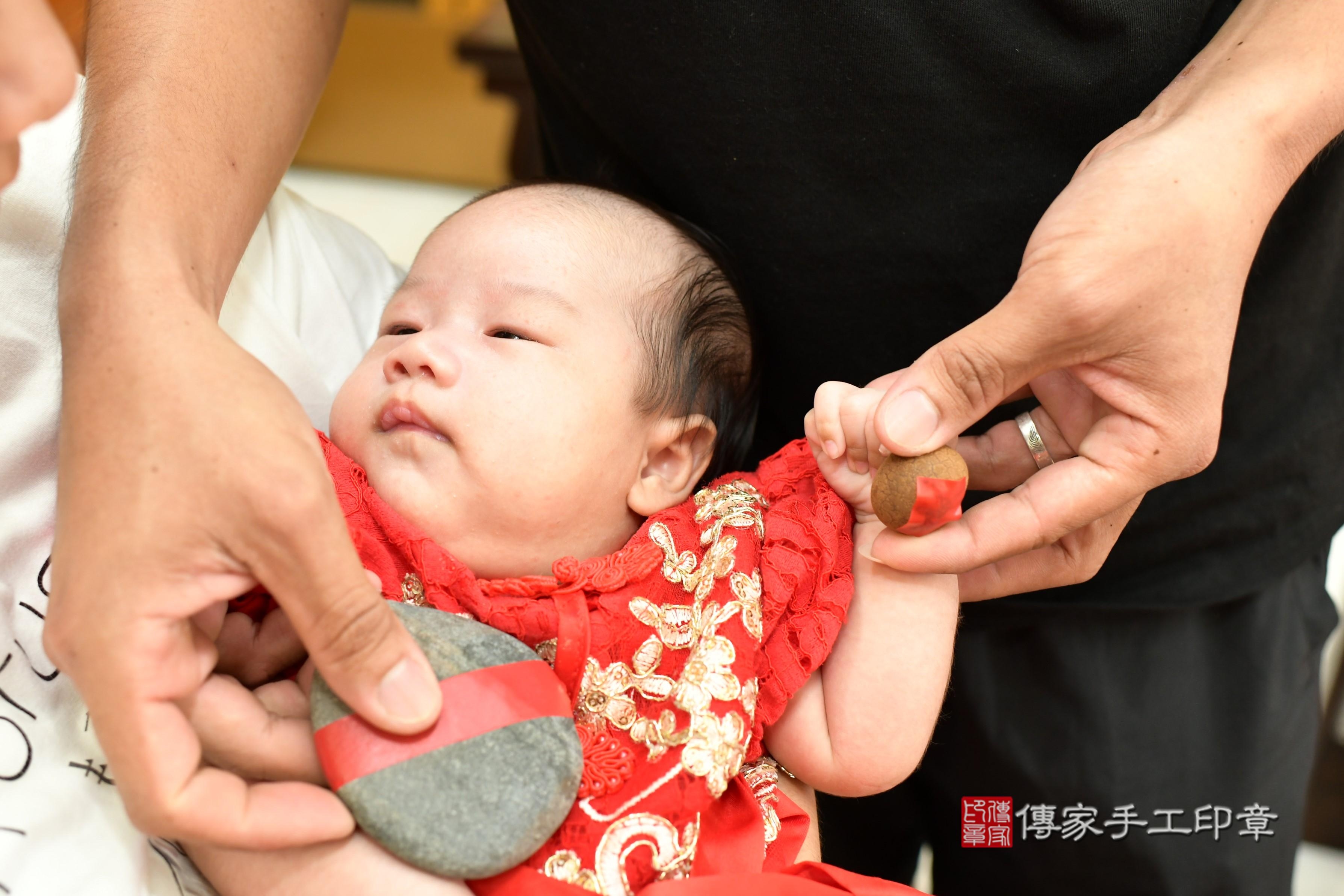傳家手工印章台南店、剃頭、中國風會場、傳家嬰兒古禮、吉祥話、抓周道具物品24種、拍照。抓周證書。寶寶抓周、滿周歲、生日快樂、祝福 傳家手工印章台南店、剃頭、中國風會場、傳家嬰兒古禮、吉祥話、抓周道具物品24種、拍照。抓周證書。寶寶抓周、滿周歲、生日快樂、祝福