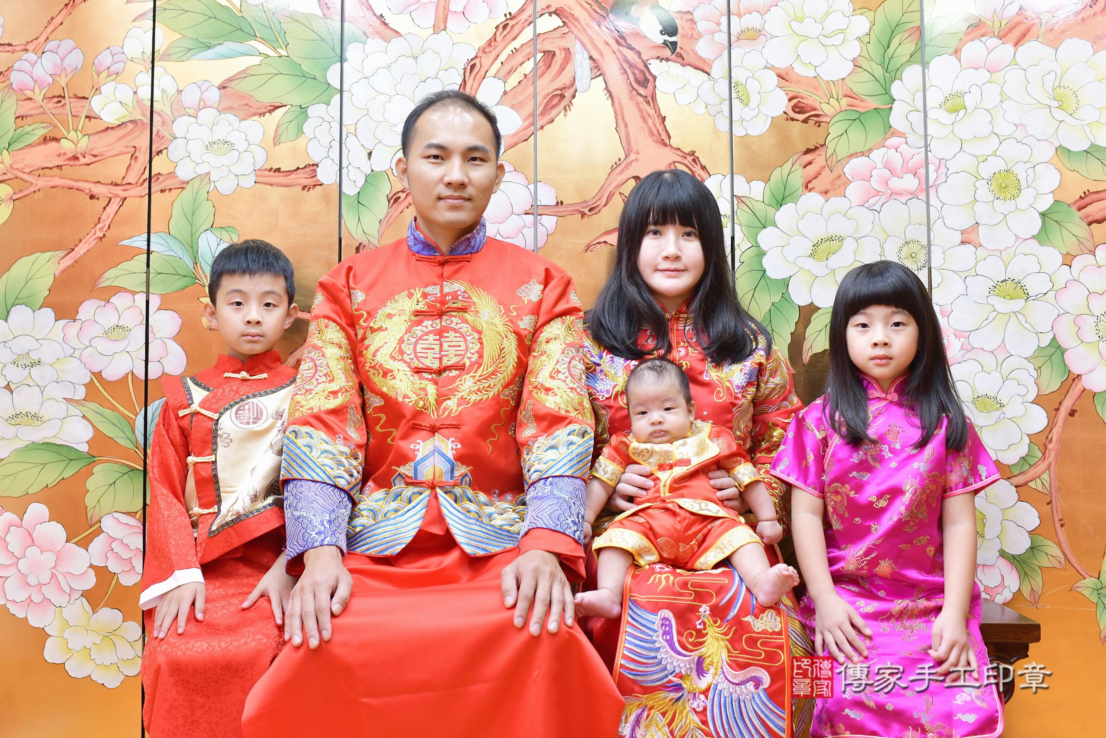 傳家手工印章桃園店、剃頭、中國風會場、傳家嬰兒古禮、吉祥話、抓周道具物品24種、拍照。抓周證書。寶寶抓周、滿周歲、生日快樂、祝福 傳家手工印章桃園店、剃頭、中國風會場、傳家嬰兒古禮、吉祥話、抓周道具物品24種、拍照。抓周證書。寶寶抓周、滿周歲、生日快樂、祝福