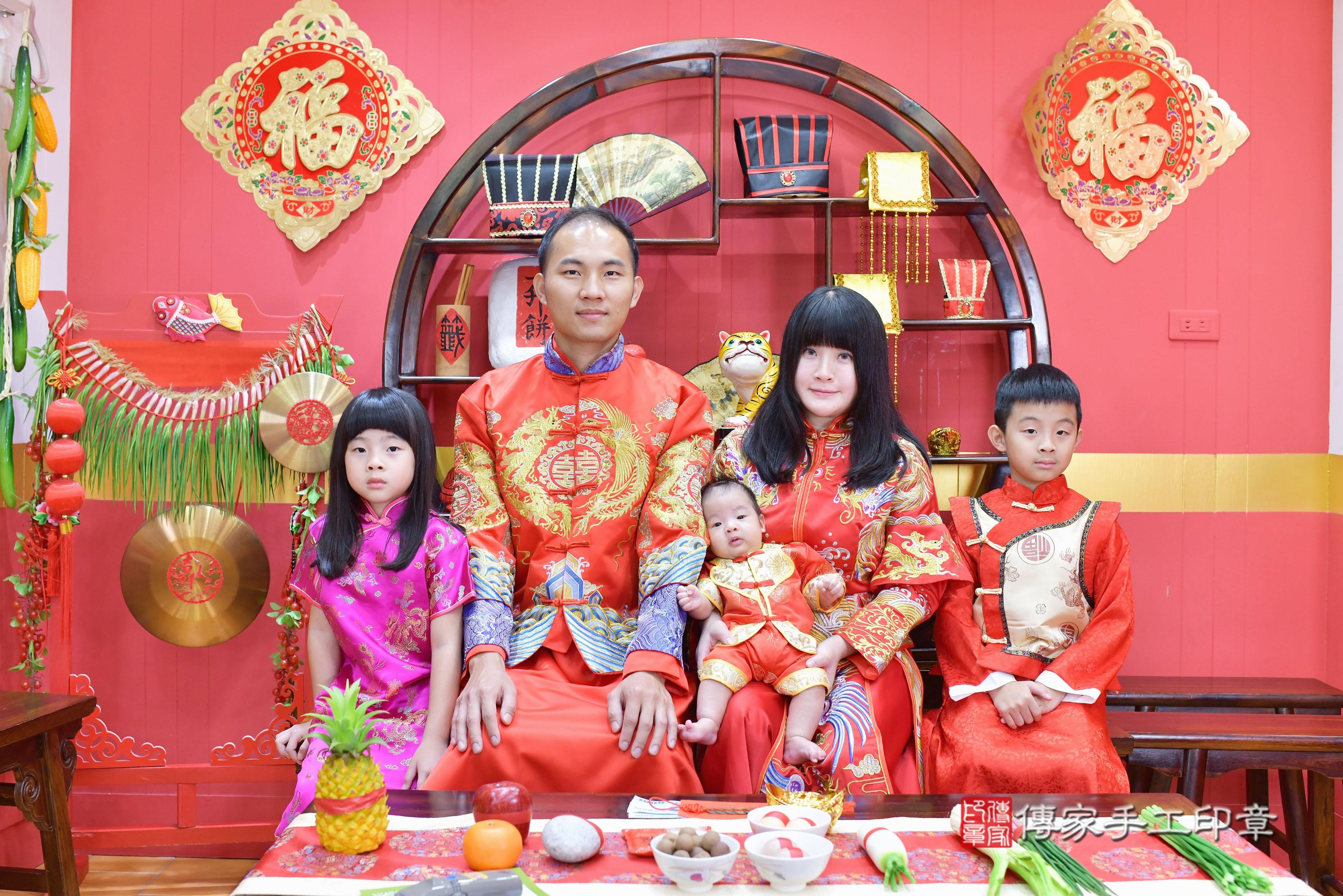 傳家手工印章桃園店、剃頭、中國風會場、傳家嬰兒古禮、吉祥話、抓周道具物品24種、拍照。抓周證書。寶寶抓周、滿周歲、生日快樂、祝福 傳家手工印章桃園店、剃頭、中國風會場、傳家嬰兒古禮、吉祥話、抓周道具物品24種、拍照。抓周證書。寶寶抓周、滿周歲、生日快樂、祝福