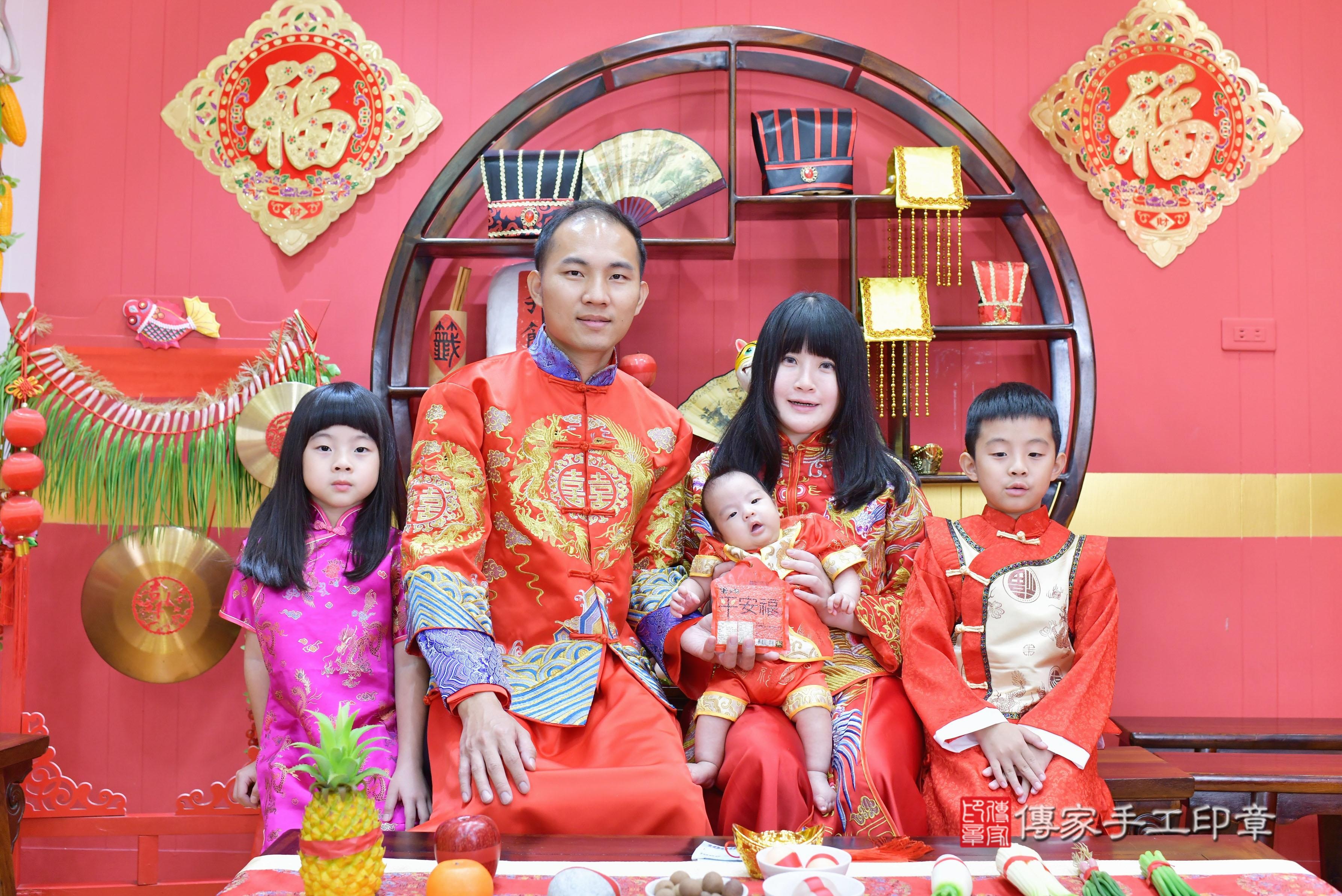 傳家手工印章桃園店、剃頭、中國風會場、傳家嬰兒古禮、吉祥話、抓周道具物品24種、拍照。抓周證書。寶寶抓周、滿周歲、生日快樂、祝福 傳家手工印章桃園店、剃頭、中國風會場、傳家嬰兒古禮、吉祥話、抓周道具物品24種、拍照。抓周證書。寶寶抓周、滿周歲、生日快樂、祝福