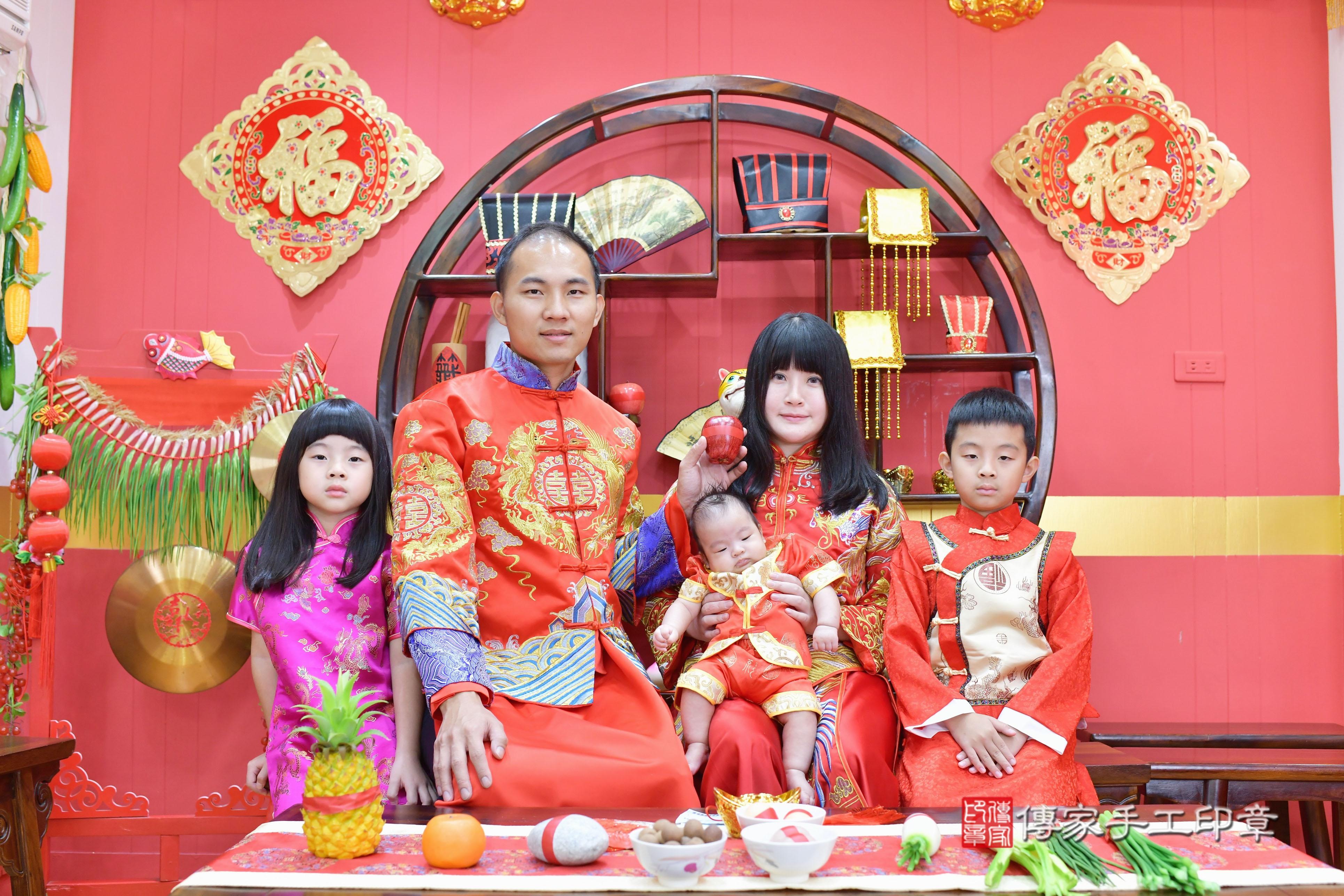 傳家手工印章桃園店、剃頭、中國風會場、傳家嬰兒古禮、吉祥話、抓周道具物品24種、拍照。抓周證書。寶寶抓周、滿周歲、生日快樂、祝福 傳家手工印章桃園店、剃頭、中國風會場、傳家嬰兒古禮、吉祥話、抓周道具物品24種、拍照。抓周證書。寶寶抓周、滿周歲、生日快樂、祝福