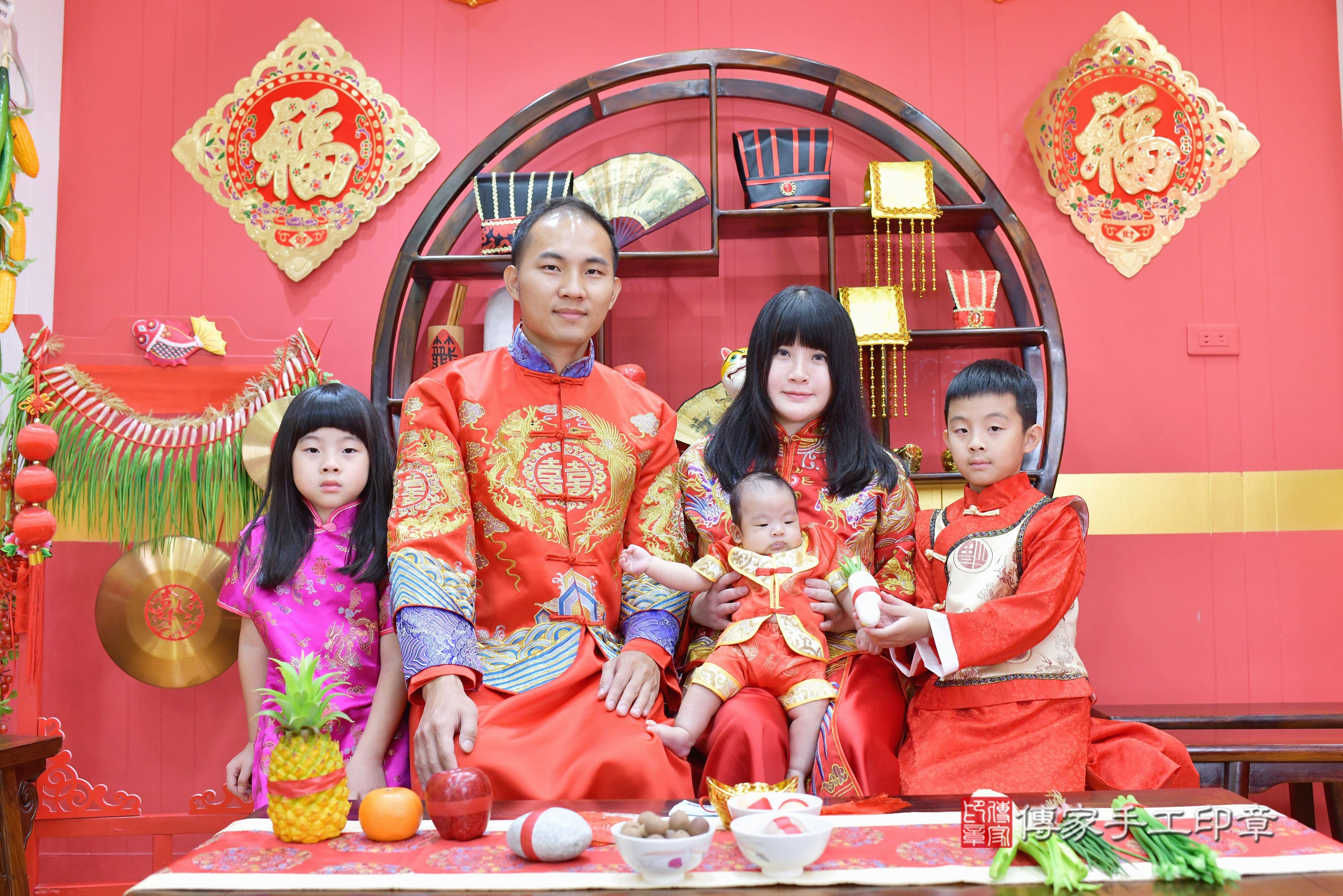 傳家手工印章桃園店、剃頭、中國風會場、傳家嬰兒古禮、吉祥話、抓周道具物品24種、拍照。抓周證書。寶寶抓周、滿周歲、生日快樂、祝福 傳家手工印章桃園店、剃頭、中國風會場、傳家嬰兒古禮、吉祥話、抓周道具物品24種、拍照。抓周證書。寶寶抓周、滿周歲、生日快樂、祝福