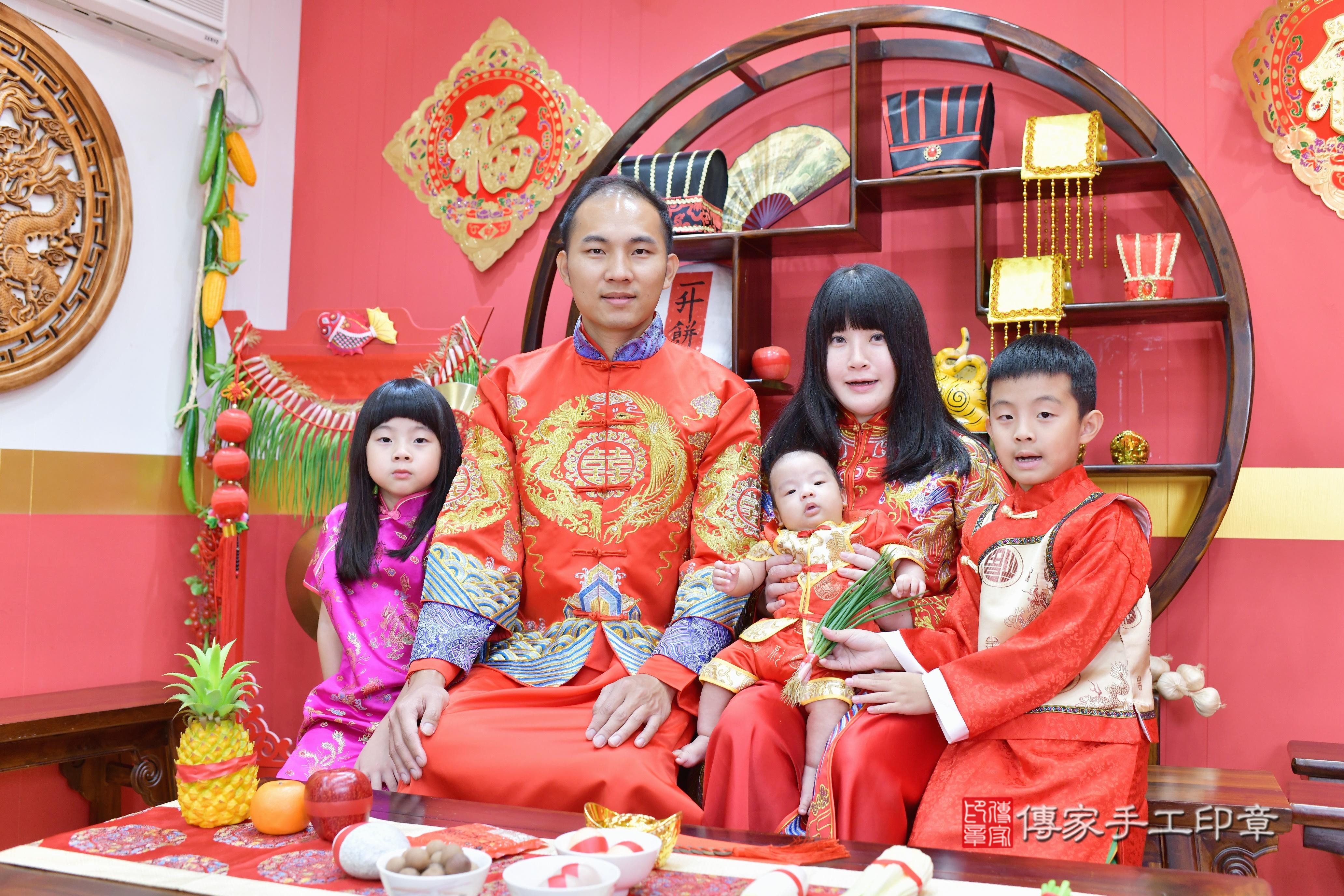 傳家手工印章桃園店、剃頭、中國風會場、傳家嬰兒古禮、吉祥話、抓周道具物品24種、拍照。抓周證書。寶寶抓周、滿周歲、生日快樂、祝福 傳家手工印章桃園店、剃頭、中國風會場、傳家嬰兒古禮、吉祥話、抓周道具物品24種、拍照。抓周證書。寶寶抓周、滿周歲、生日快樂、祝福