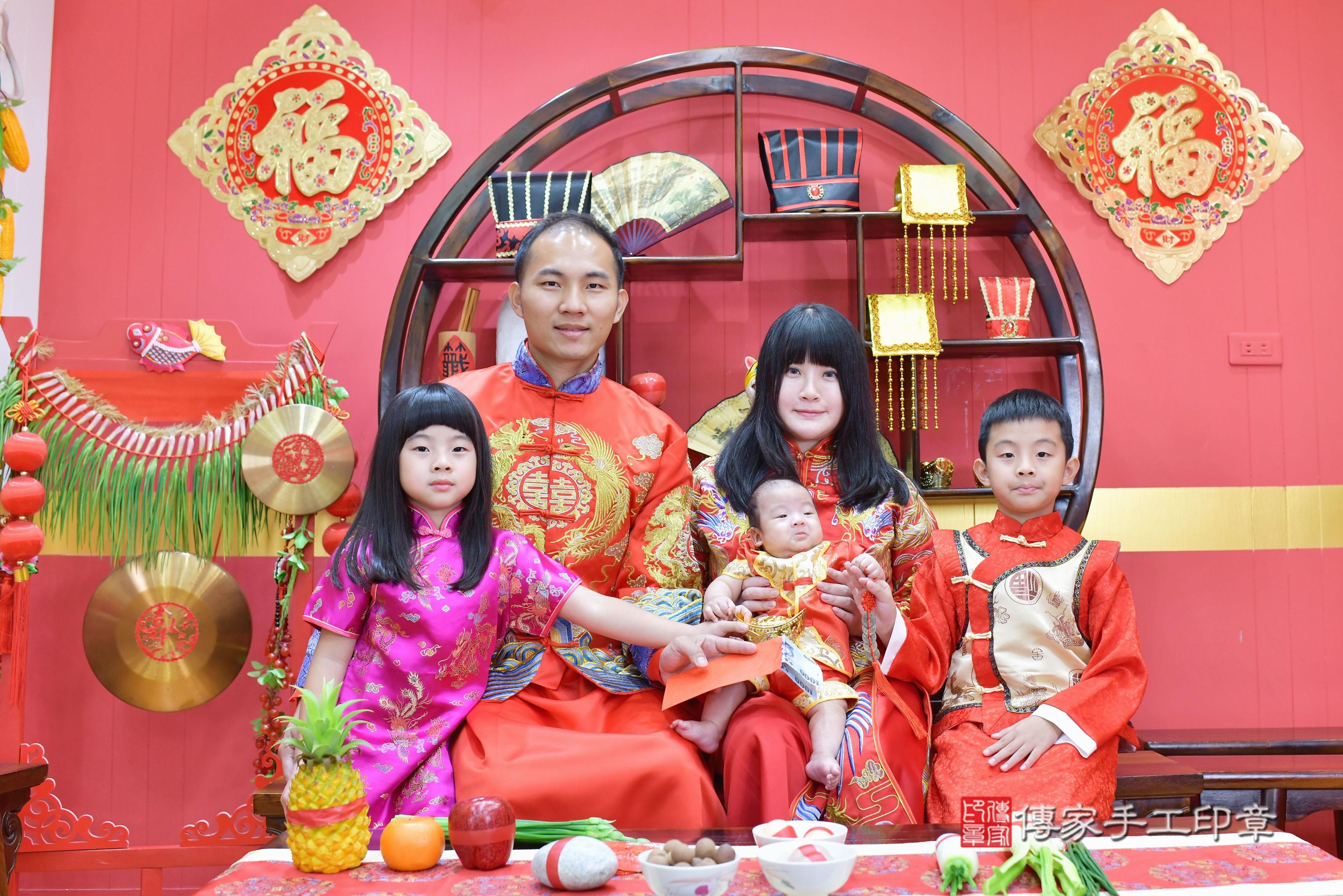 傳家手工印章桃園店、剃頭、中國風會場、傳家嬰兒古禮、吉祥話、抓周道具物品24種、拍照。抓周證書。寶寶抓周、滿周歲、生日快樂、祝福 傳家手工印章桃園店、剃頭、中國風會場、傳家嬰兒古禮、吉祥話、抓周道具物品24種、拍照。抓周證書。寶寶抓周、滿周歲、生日快樂、祝福