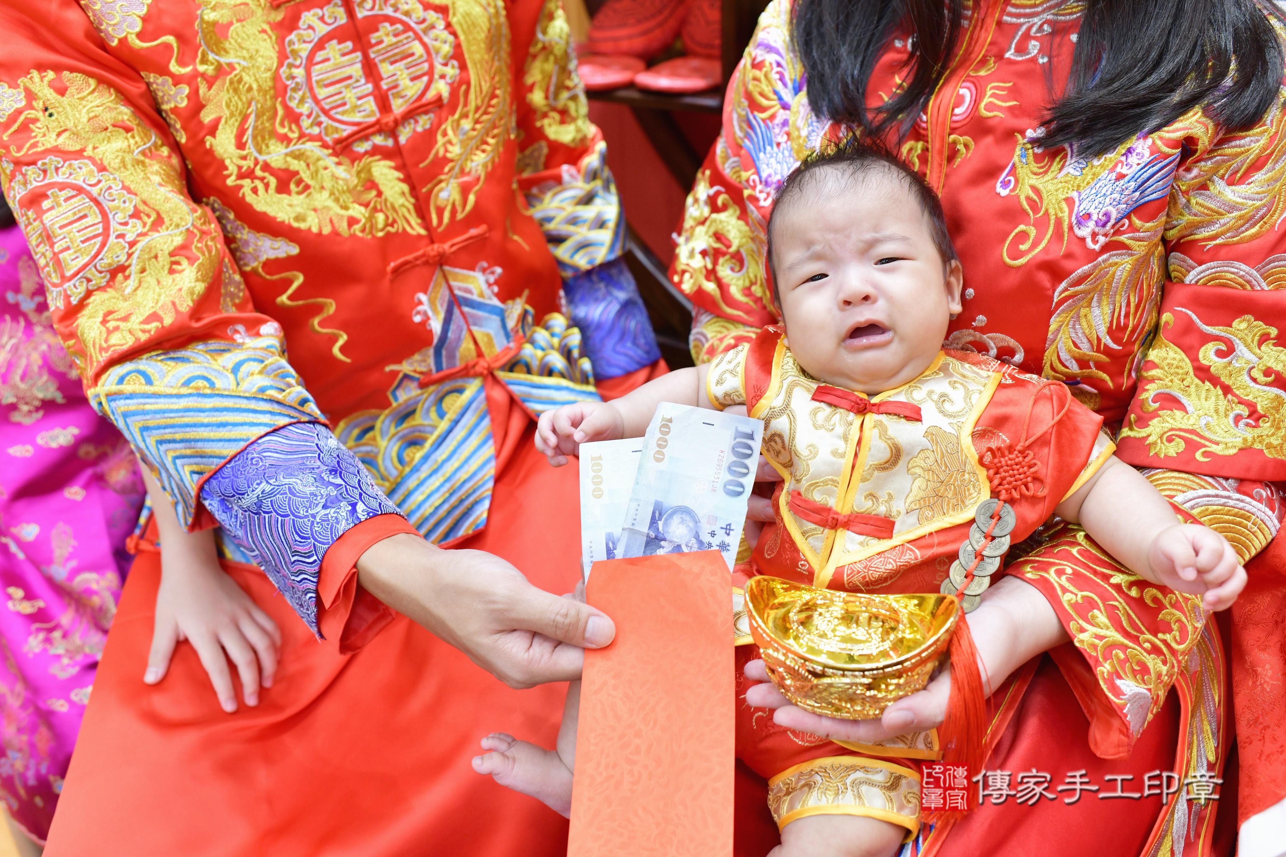 傳家手工印章桃園店、剃頭、中國風會場、傳家嬰兒古禮、吉祥話、抓周道具物品24種、拍照。抓周證書。寶寶抓周、滿周歲、生日快樂、祝福 傳家手工印章桃園店、剃頭、中國風會場、傳家嬰兒古禮、吉祥話、抓周道具物品24種、拍照。抓周證書。寶寶抓周、滿周歲、生日快樂、祝福