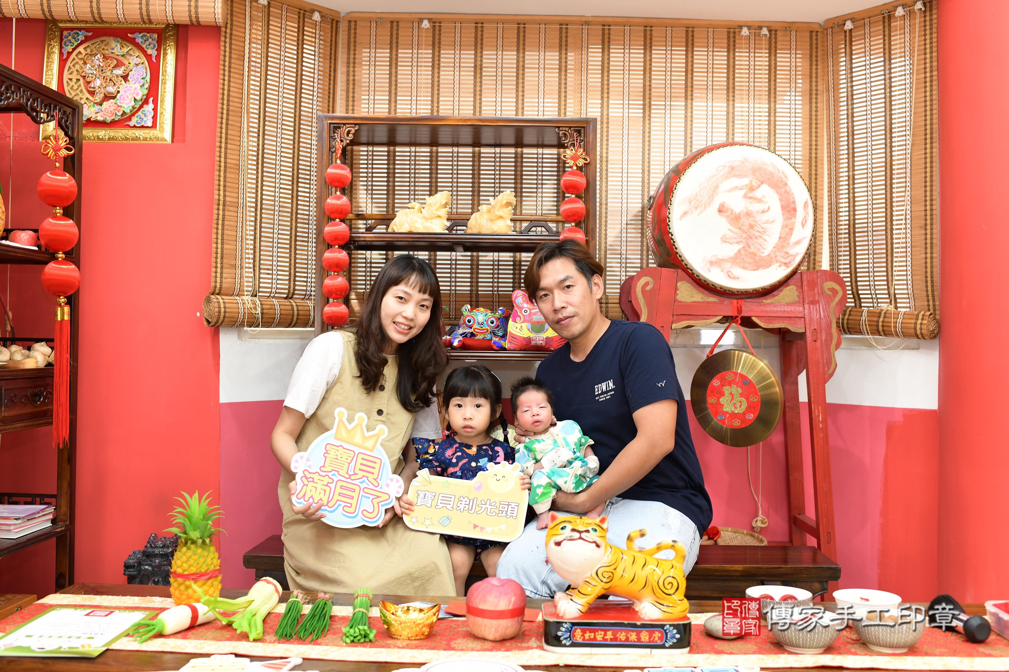 傳家手工印章高雄店、抓周、度脺、中國風會場、傳家嬰兒古禮、吉祥話、抓周道具物品24種、拍照。抓周證書。寶寶抓周、滿周歲、生日快樂、祝福