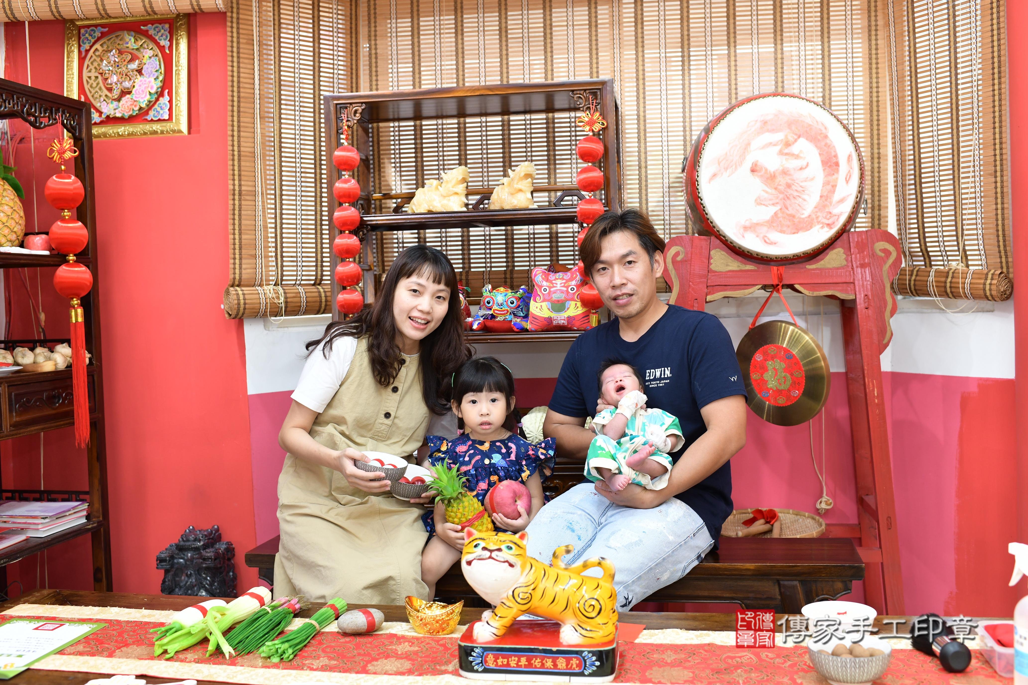 傳家手工印章高雄店、抓周、度脺、中國風會場、傳家嬰兒古禮、吉祥話、抓周道具物品24種、拍照。抓周證書。寶寶抓周、滿周歲、生日快樂、祝福