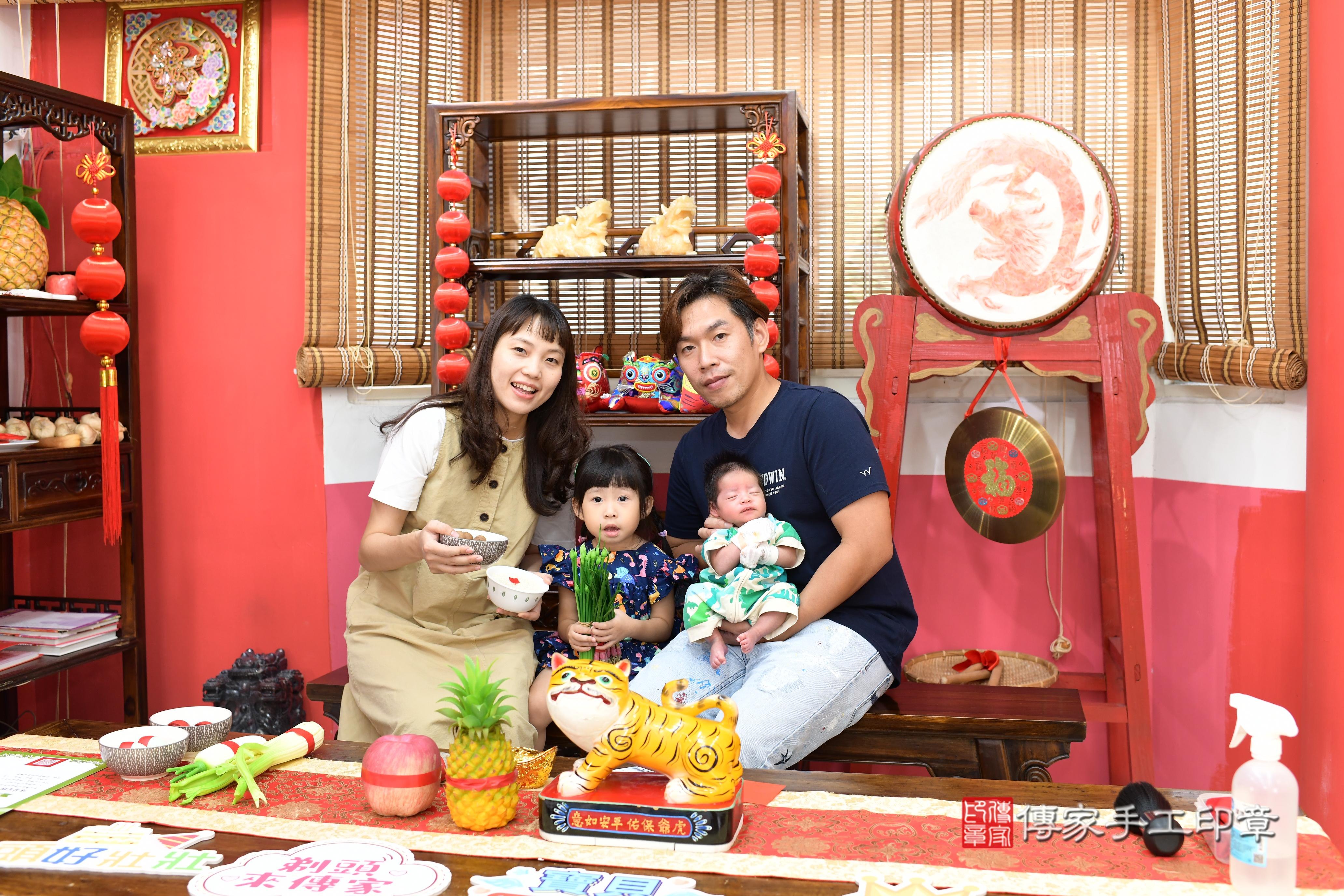 傳家手工印章高雄店、抓周、度脺、中國風會場、傳家嬰兒古禮、吉祥話、抓周道具物品24種、拍照。抓周證書。寶寶抓周、滿周歲、生日快樂、祝福