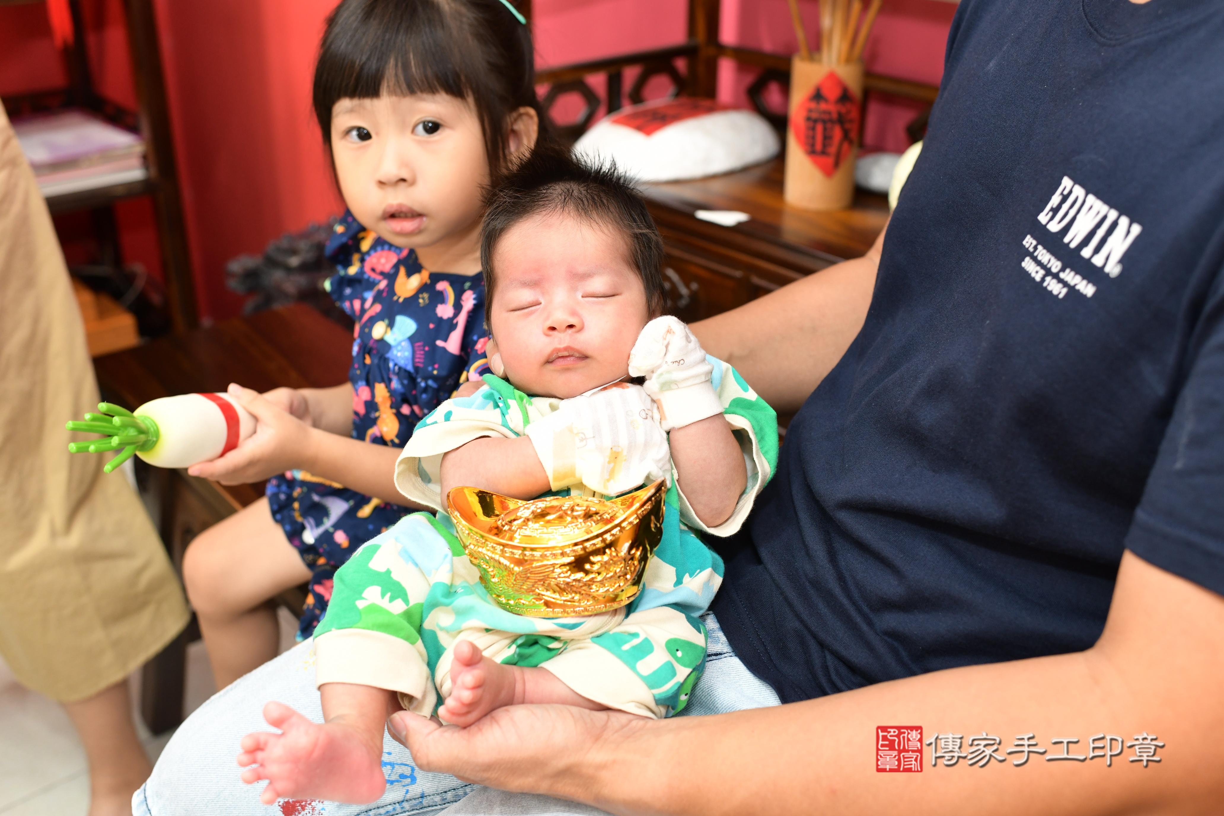 傳家手工印章高雄店、抓周、度脺、中國風會場、傳家嬰兒古禮、吉祥話、抓周道具物品24種、拍照。抓周證書。寶寶抓周、滿周歲、生日快樂、祝福