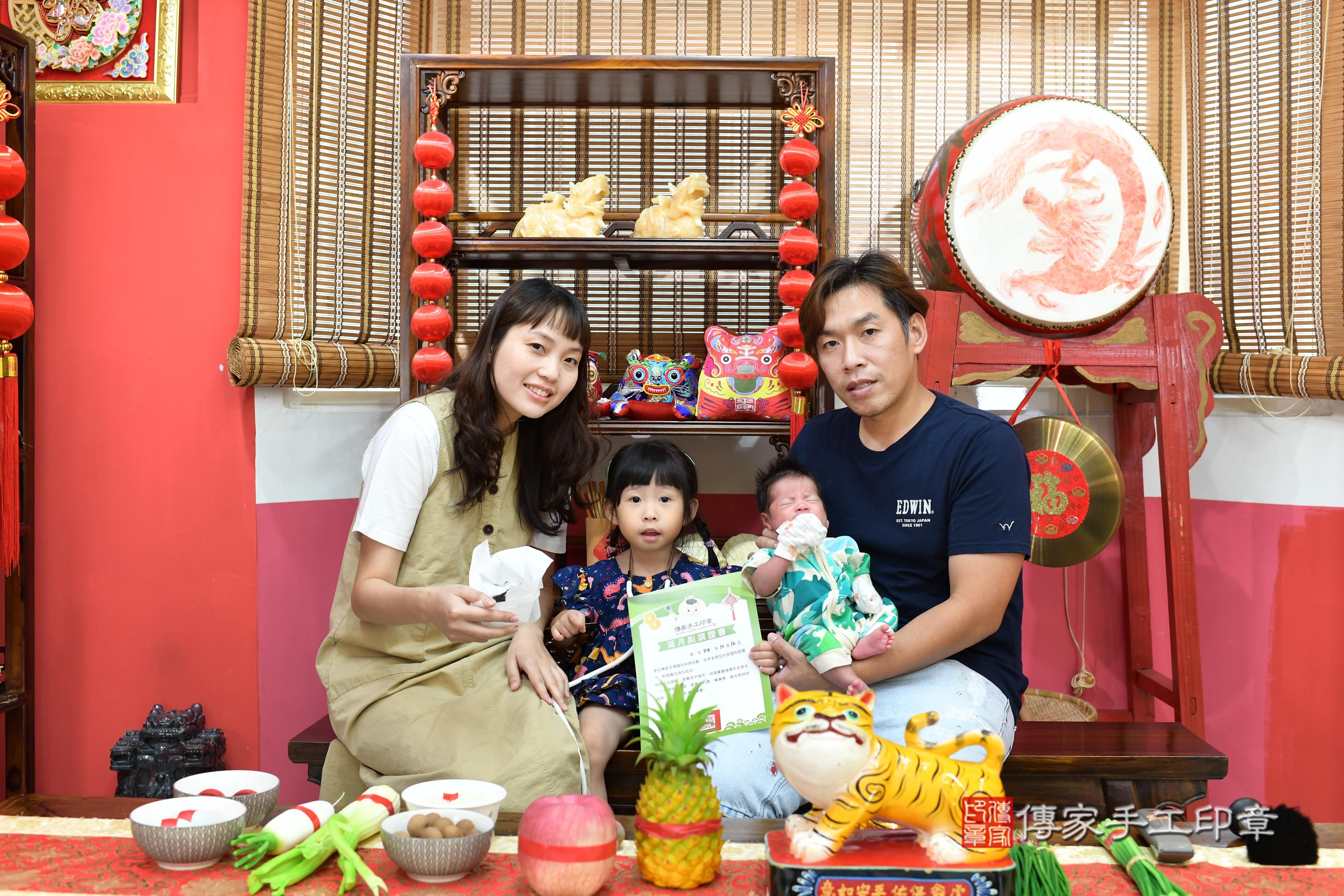 傳家手工印章高雄店、抓周、度脺、中國風會場、傳家嬰兒古禮、吉祥話、抓周道具物品24種、拍照。抓周證書。寶寶抓周、滿周歲、生日快樂、祝福
