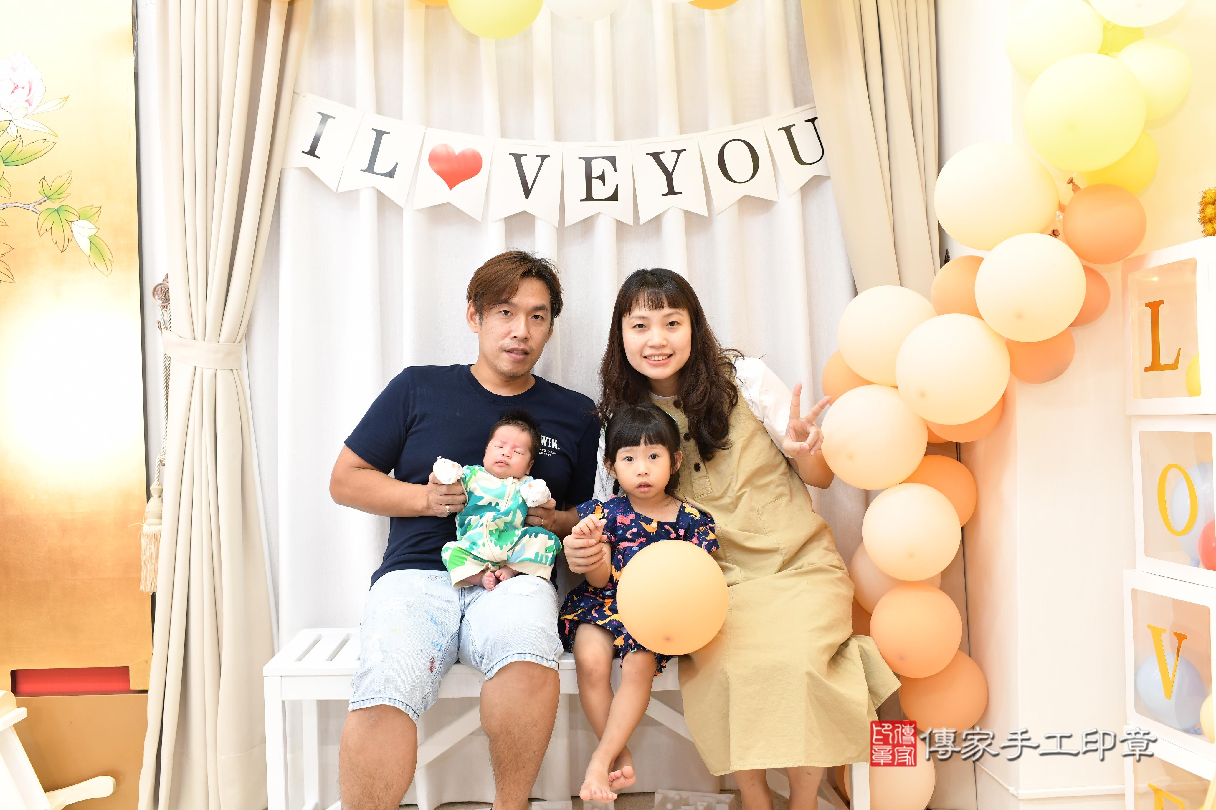 傳家手工印章高雄店、抓周、度脺、中國風會場、傳家嬰兒古禮、吉祥話、抓周道具物品24種、拍照。抓周證書。寶寶抓周、滿周歲、生日快樂、祝福